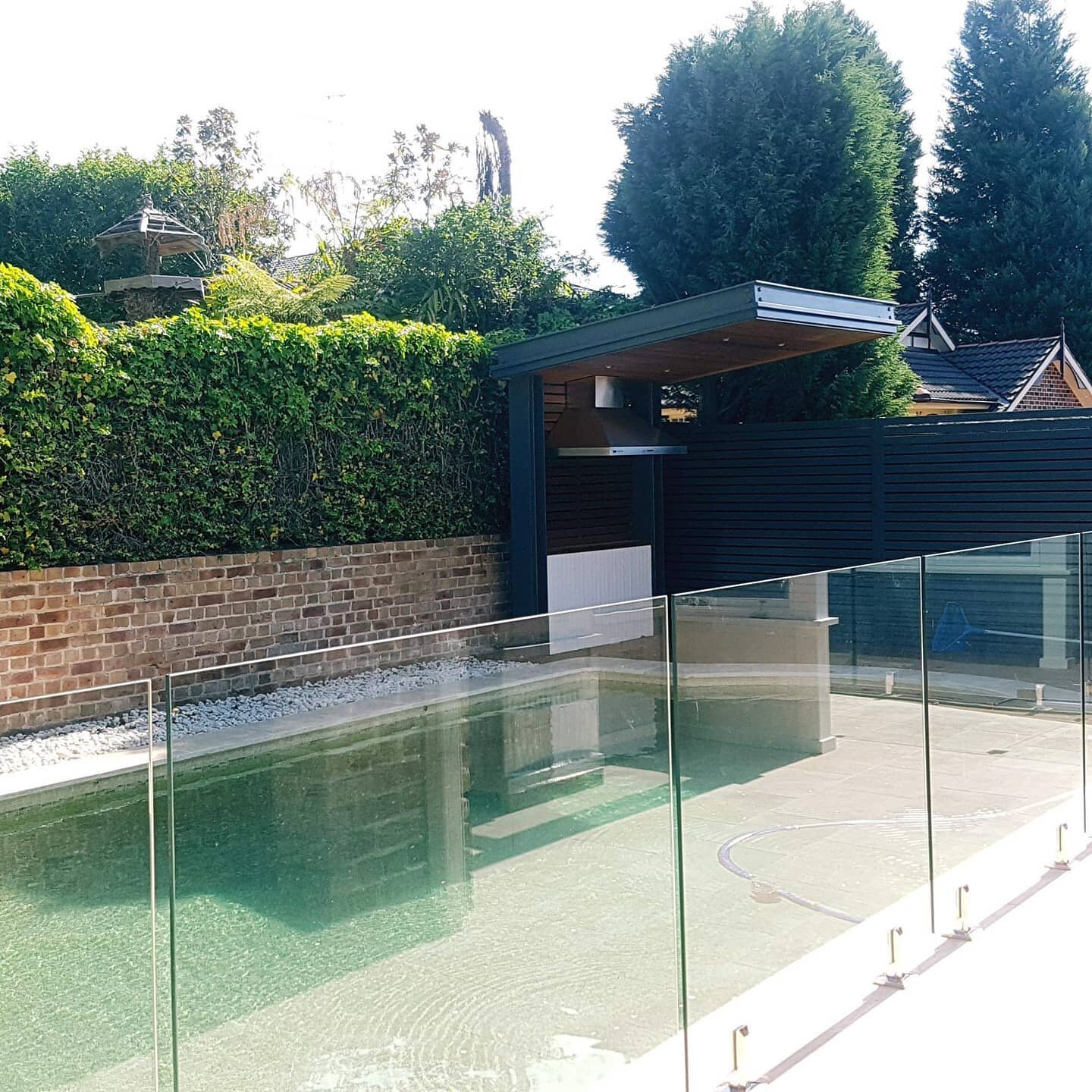 Frameless glass pool fencing is a great way to ensure your families safety while not compromising on the looks 💦💦