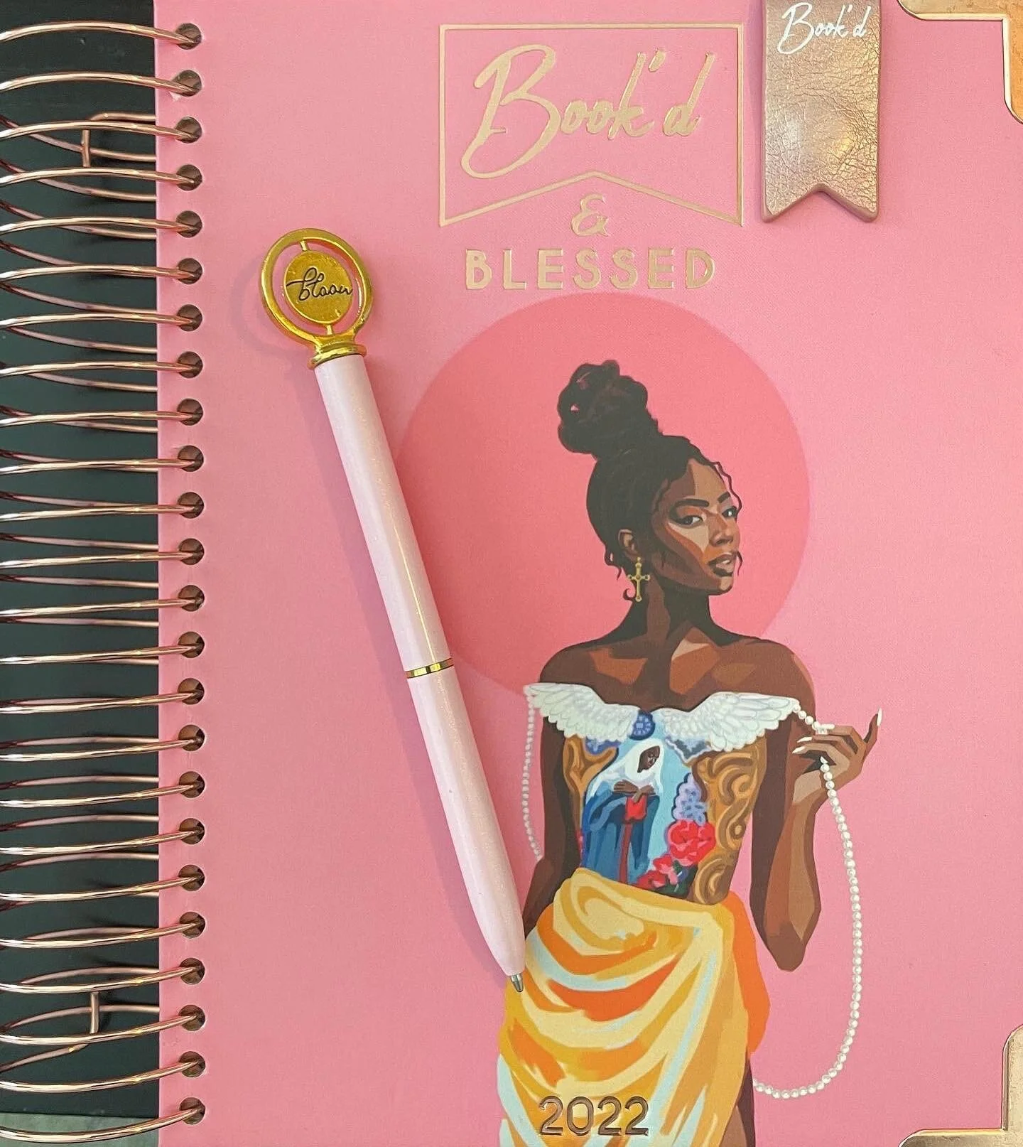 I&rsquo;m totally head over heels for this planner from @thebookdstore ✍🏾📓
I cannot wait to read the gems on their official reading list. 📖
What are you planning to read this year? 📚🤓
I plan on being book&rsquo;d and blessed all 2022! 🤎