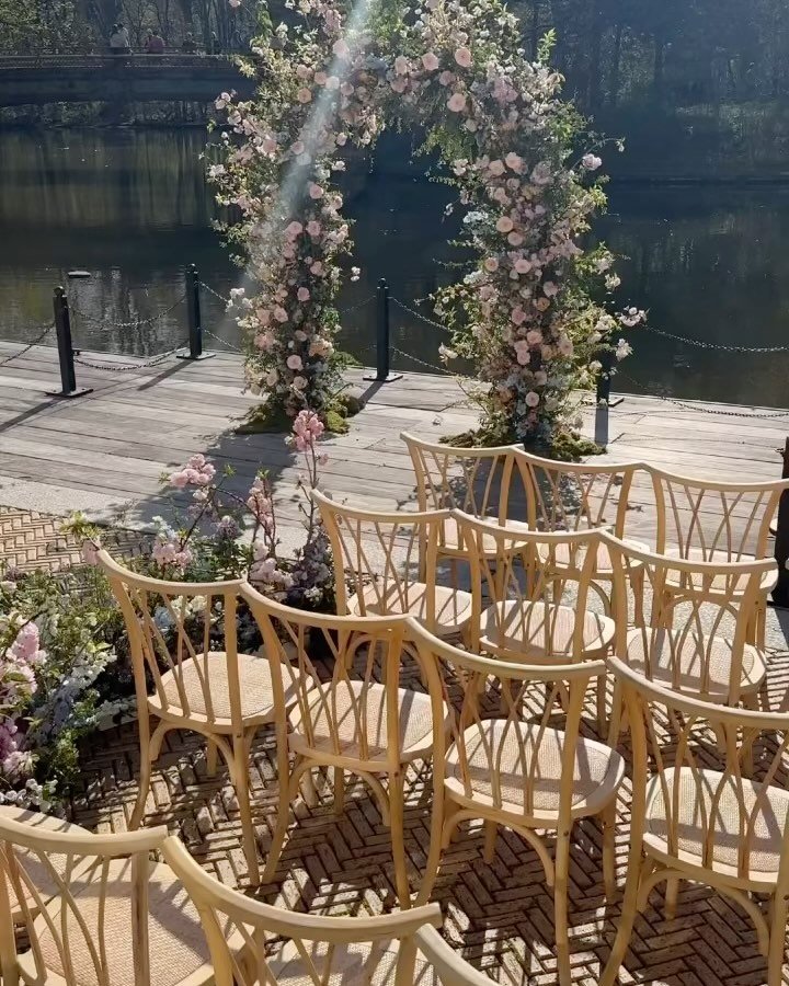 Behind the scenes with Robin + Sam 🌷