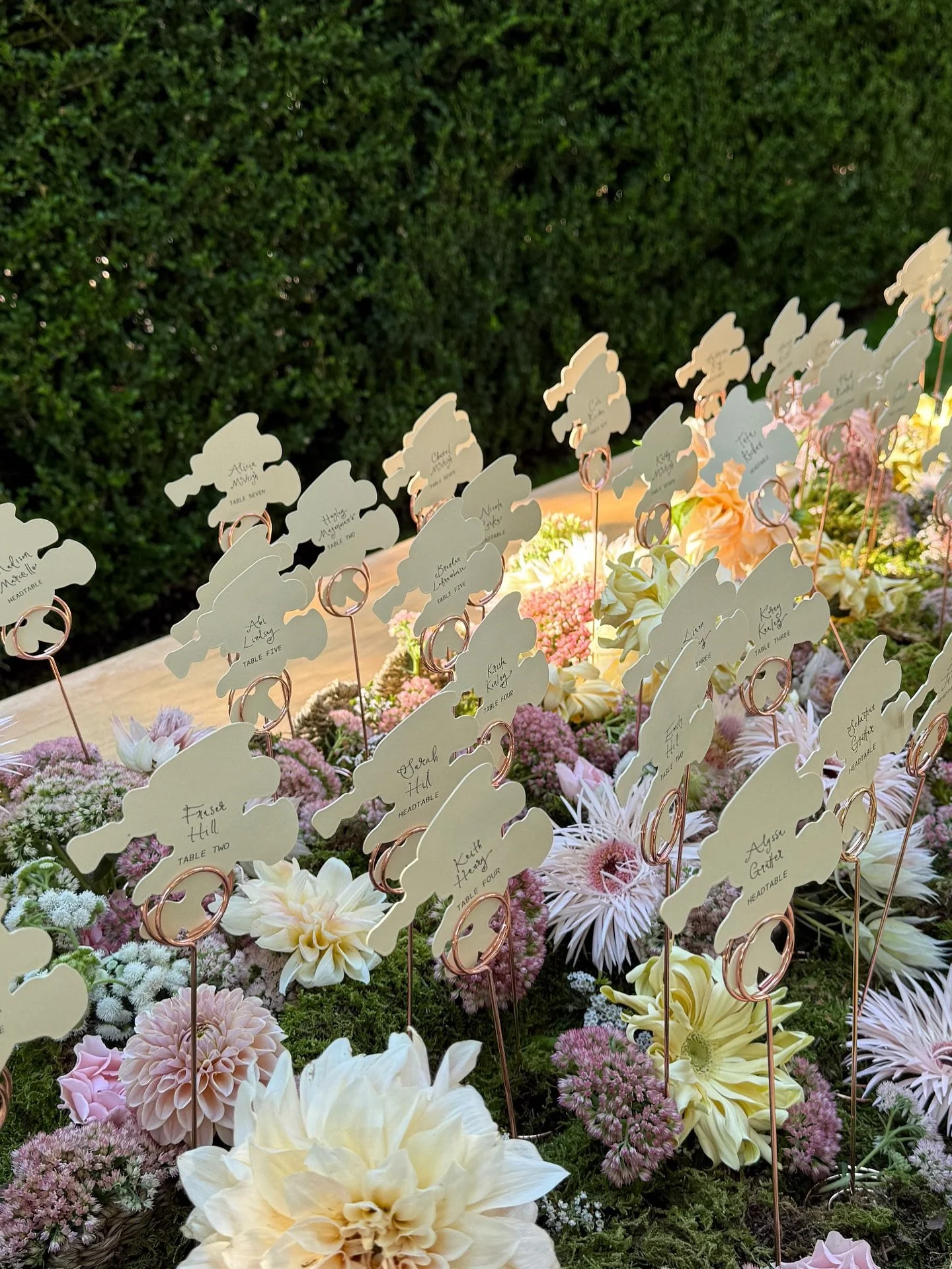 Escort card table designs inspired by nature 🤍