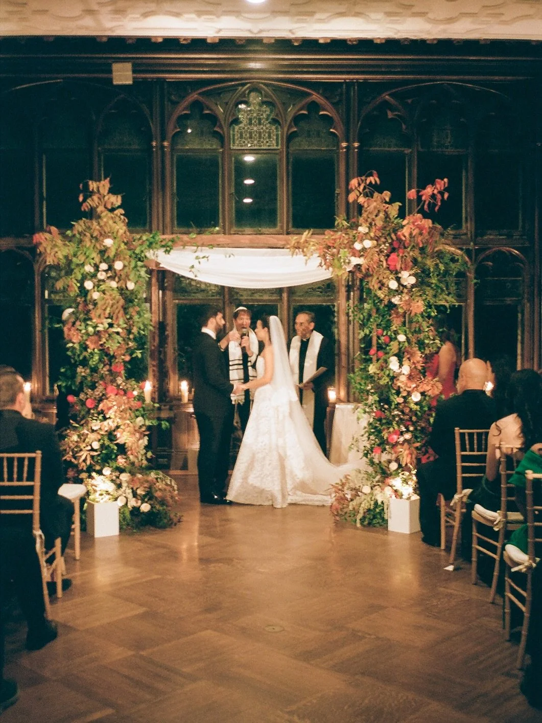 This is like part 1 of the insane gallery of photos i&rsquo;ll be spamming you all with. ❤️

Photo: @massonliangphoto 
Venue: @sandsptevents 
Coordination: @justsayyes_ny