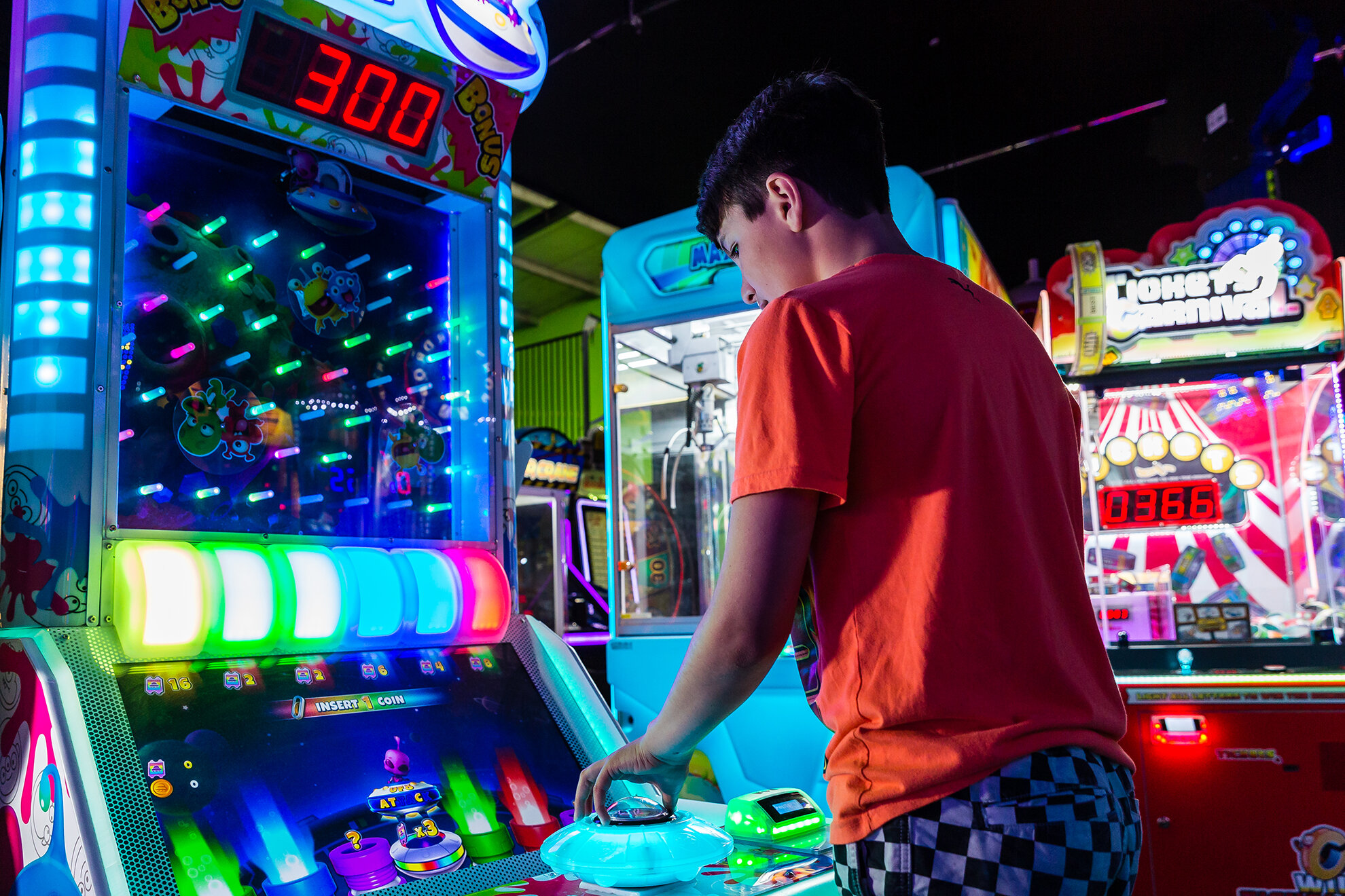 FO-arcade-boy-coloured-machine-300.jpg