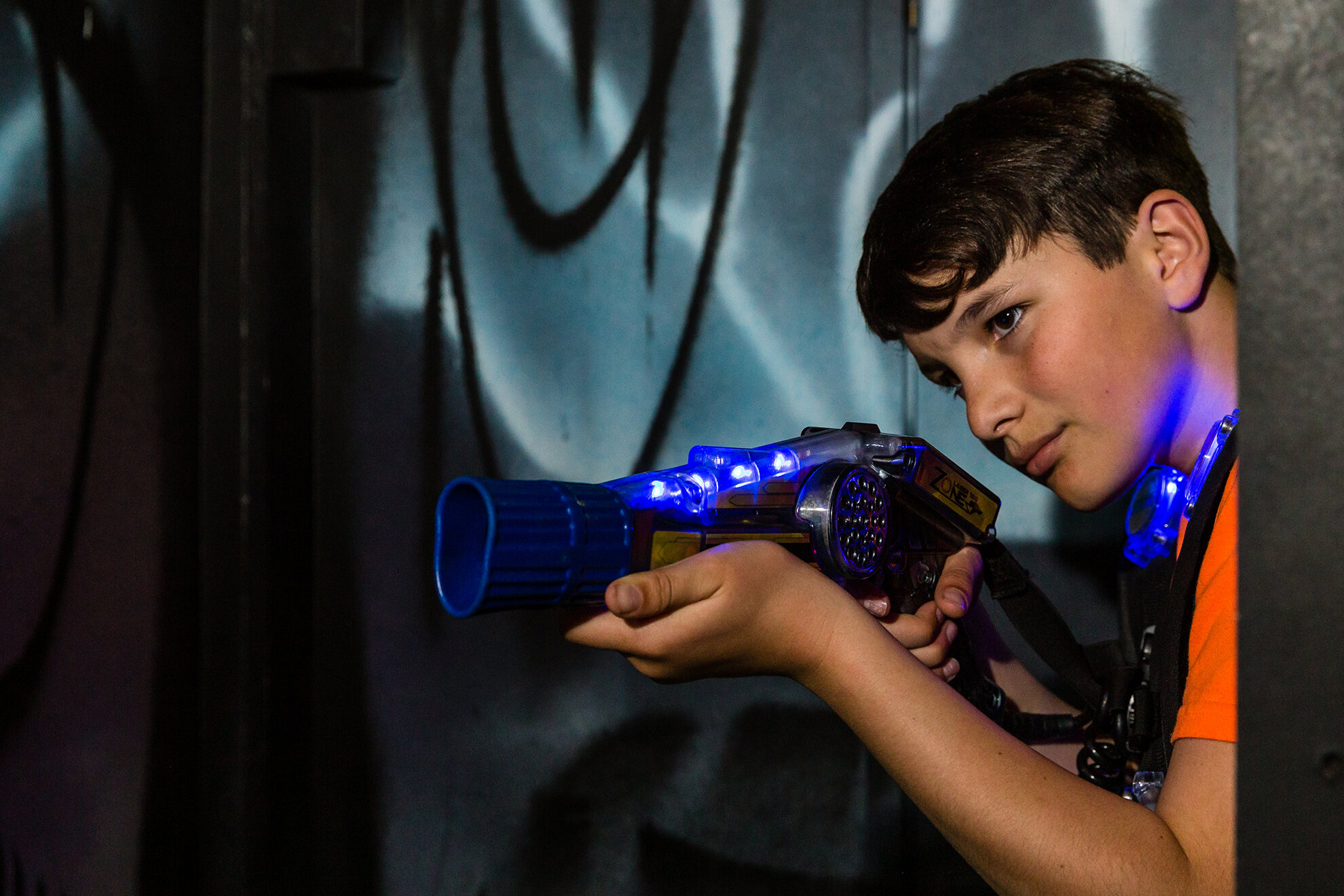 FO-laser-tag-boy-face-holding-gun.jpg