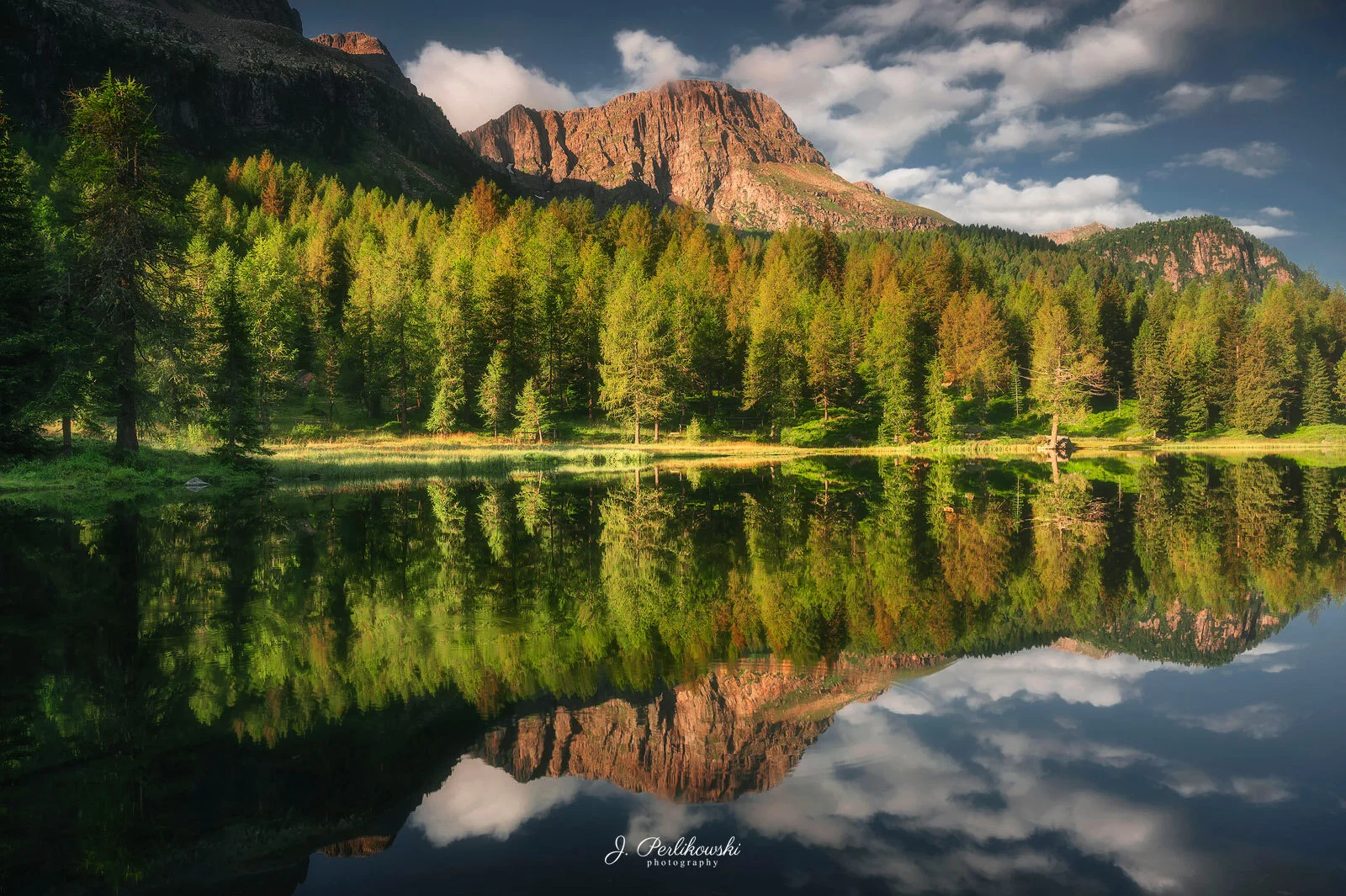 Jezioro w Dolomitach.jpg