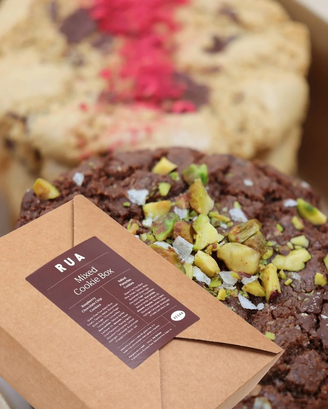 Clocks go back this weekend.
That&rsquo;s 60 extra minutes - might as well spend them with cookies? 🧐

Our Mixed Cookie Box is ready when you are -  available in a box of 6s, 10s, or bundles if you&rsquo;re feeling generous (or just really hungry).
