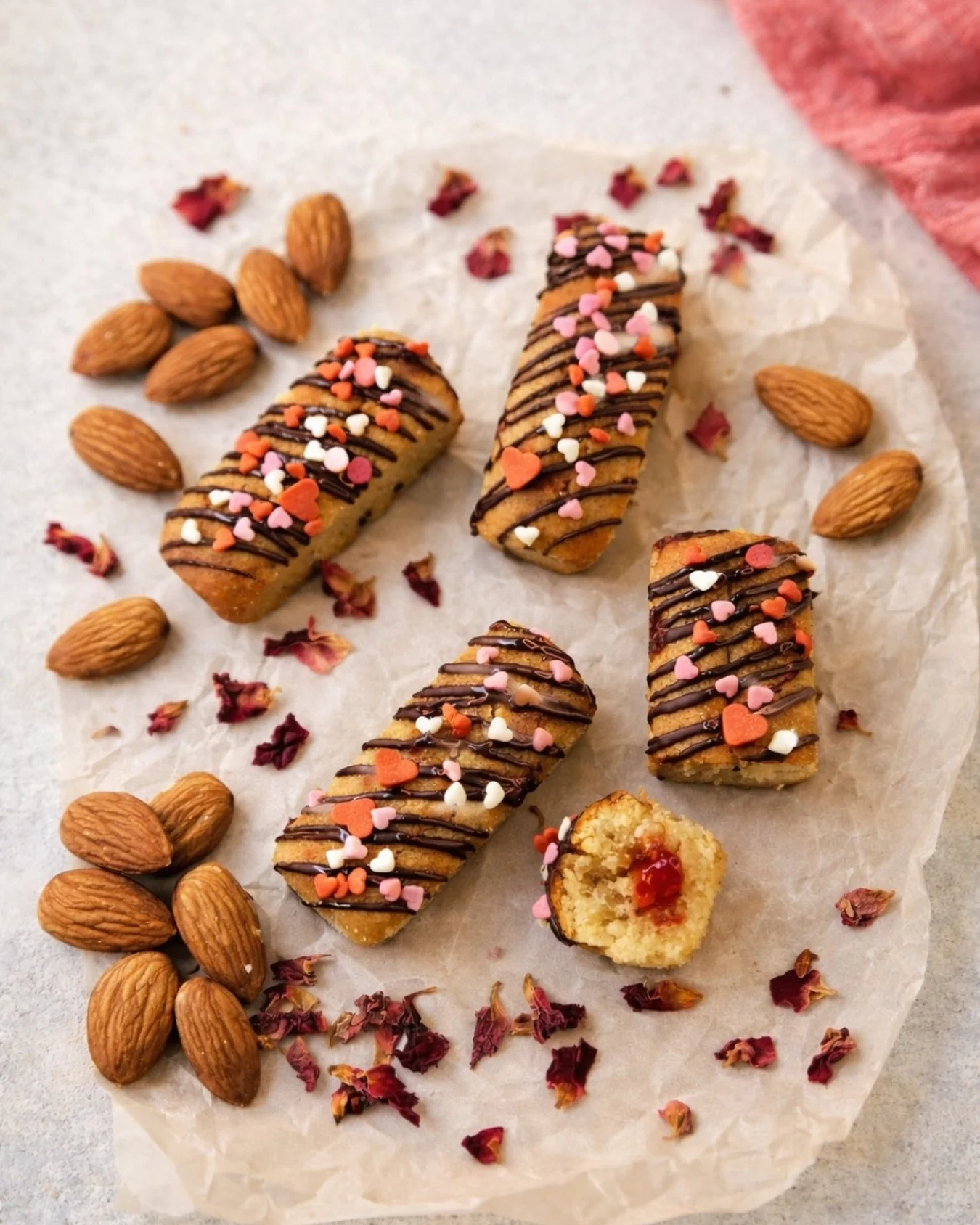 Floral, delicate, and made to be shared. 🫶🏻

Our Rose 🥀 &amp; Hibiscus financiers are a Valentine&rsquo;s treat worth sending to someone you love. 

Available to order now until Thursday 12th at 12pm!

#ruafood #valentines #roseandhibiscus