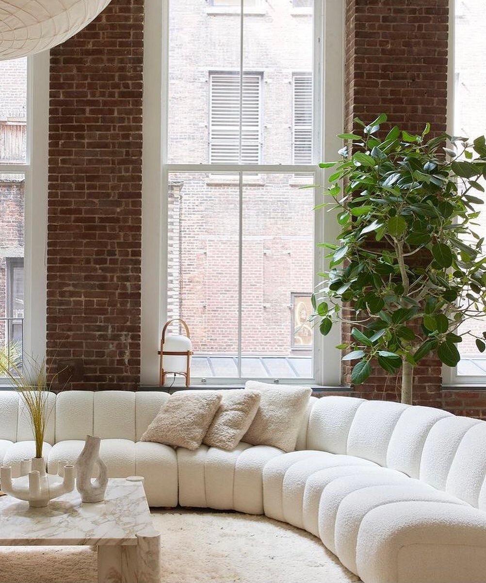 @hoskelsa NY sun-filled airy loft as photographed by @a_gaut and Max Burkhalter. 

We&rsquo;re absolutely in love with this home! Decorated in finds such as an Ettore Sottsass mirror, a Mario Bellini sofa, and two Pierre Paulin lounge chairs. There&r