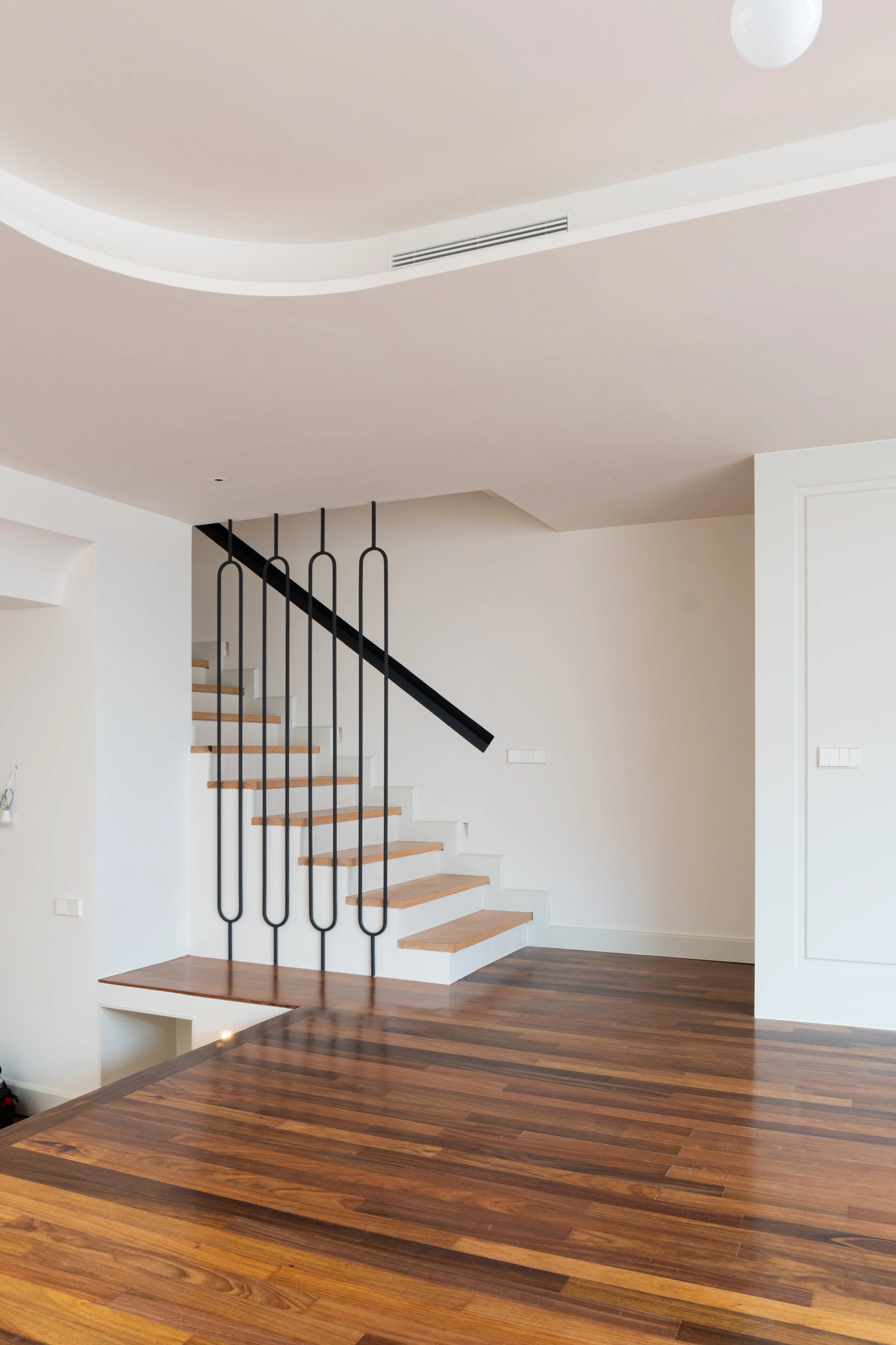 Ubicación: Calle Acamar (Aravaca, Madrid). Superficie:330m2 Año: 2025 Trabajo: Reforma en vivienda.