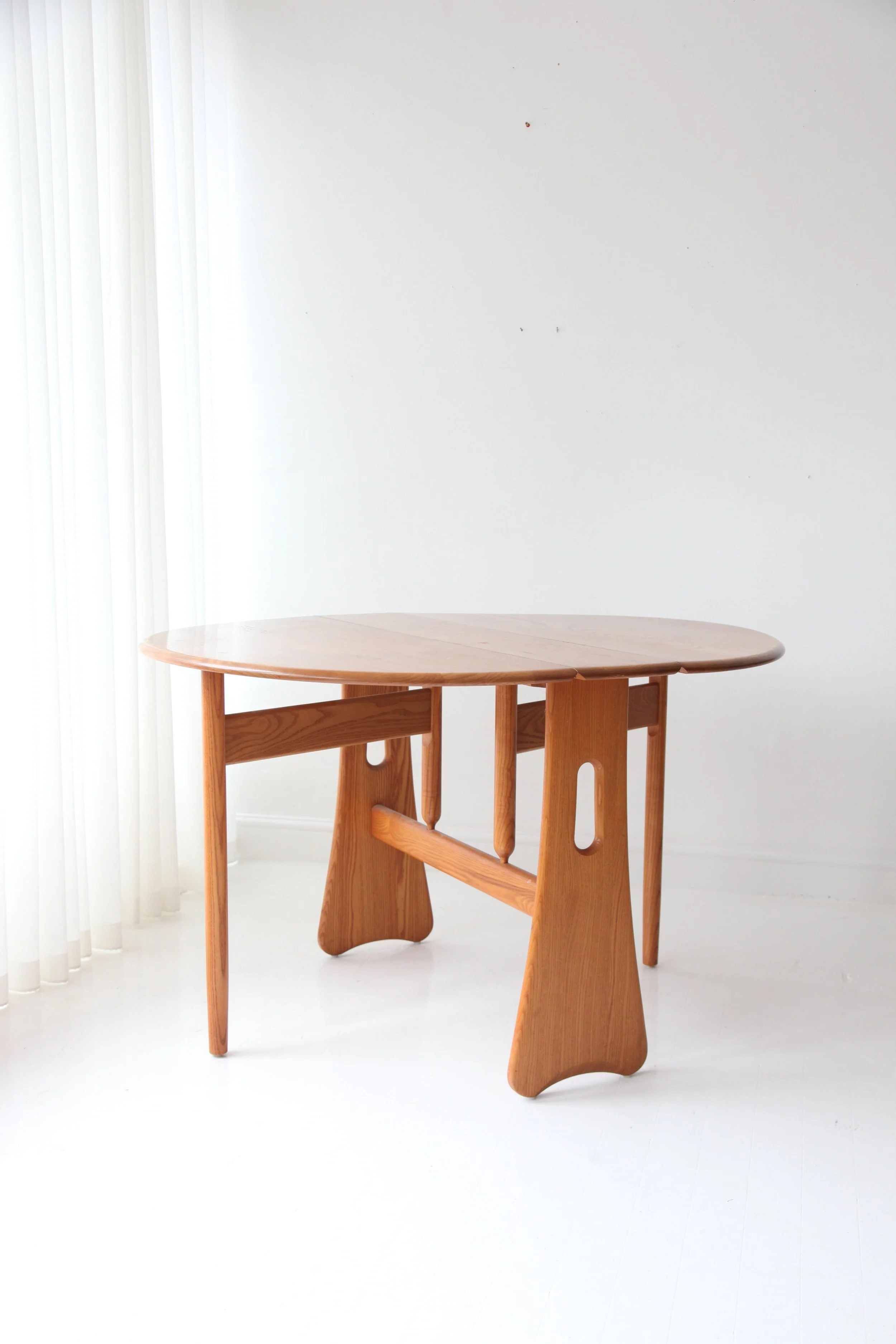 Ercol Windsor Gateleg Table