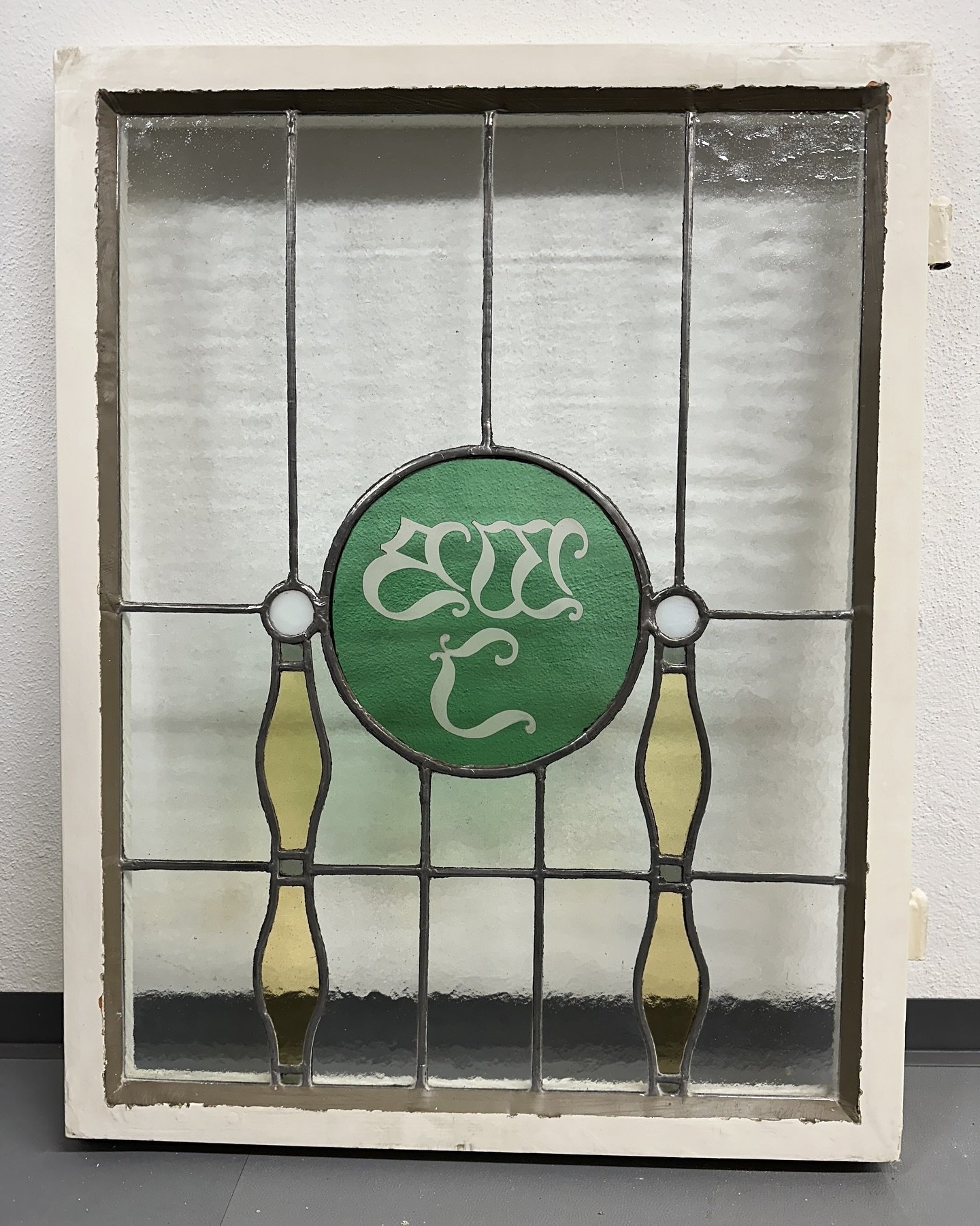 Reparatur einer Bleiverglasung 

#kunst #bleiverglasung #glas #glaskunst #glass #beautiful #reperatur #repair