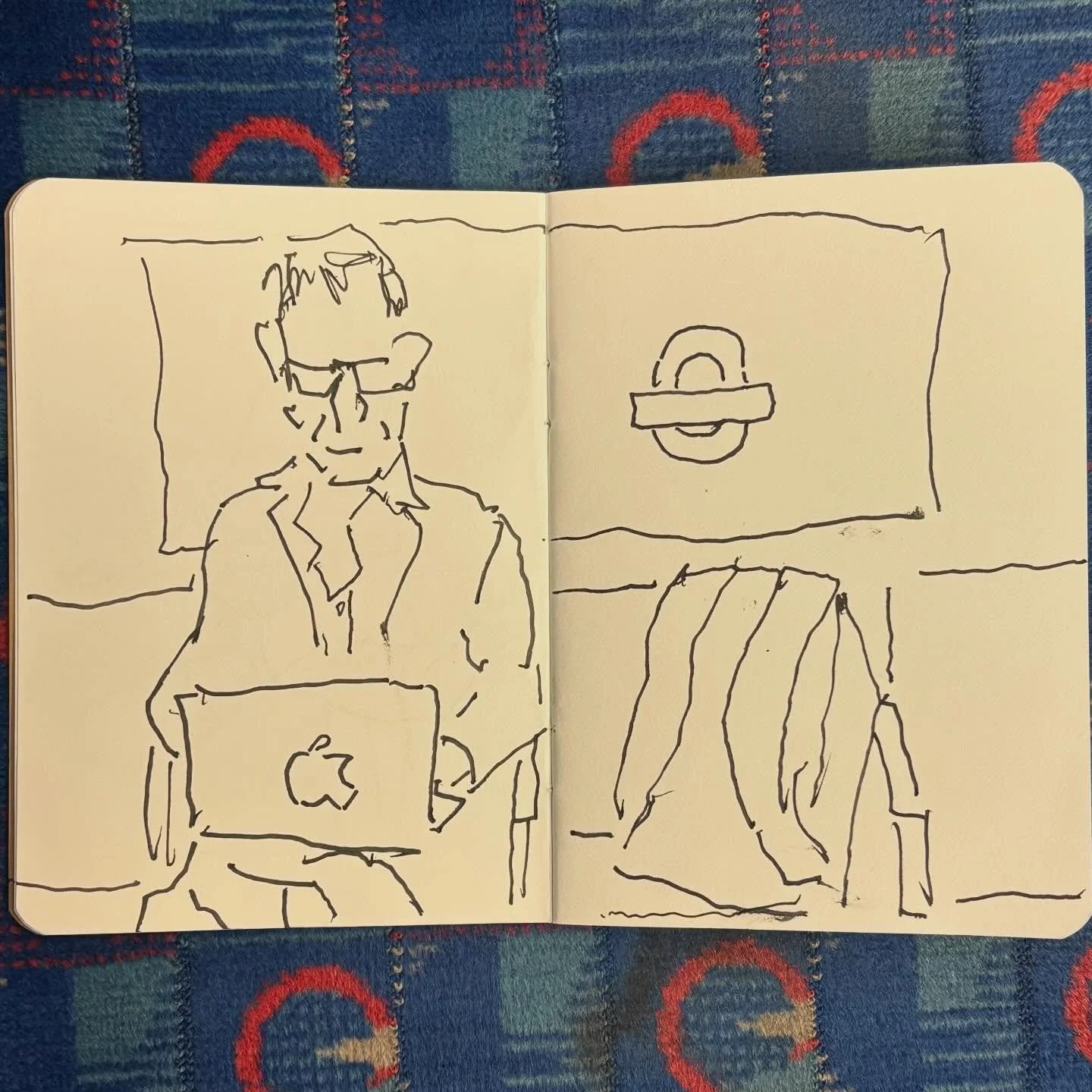 Sunday morning on the tube ✏️
.
#goodshipillo #walktosee #urbansketch #londontube #sketchbook