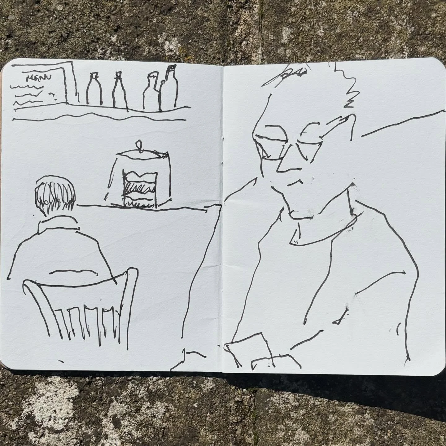 Coffee, cake, and a quiet moment at @suttonscoffeeshop . ✏️

These slower, in-between moments often say more than the busy ones &mdash; something I notice a lot in practice too.
.
#goodshipillo #walktosee #urbansketch #coffeetime #weymouth