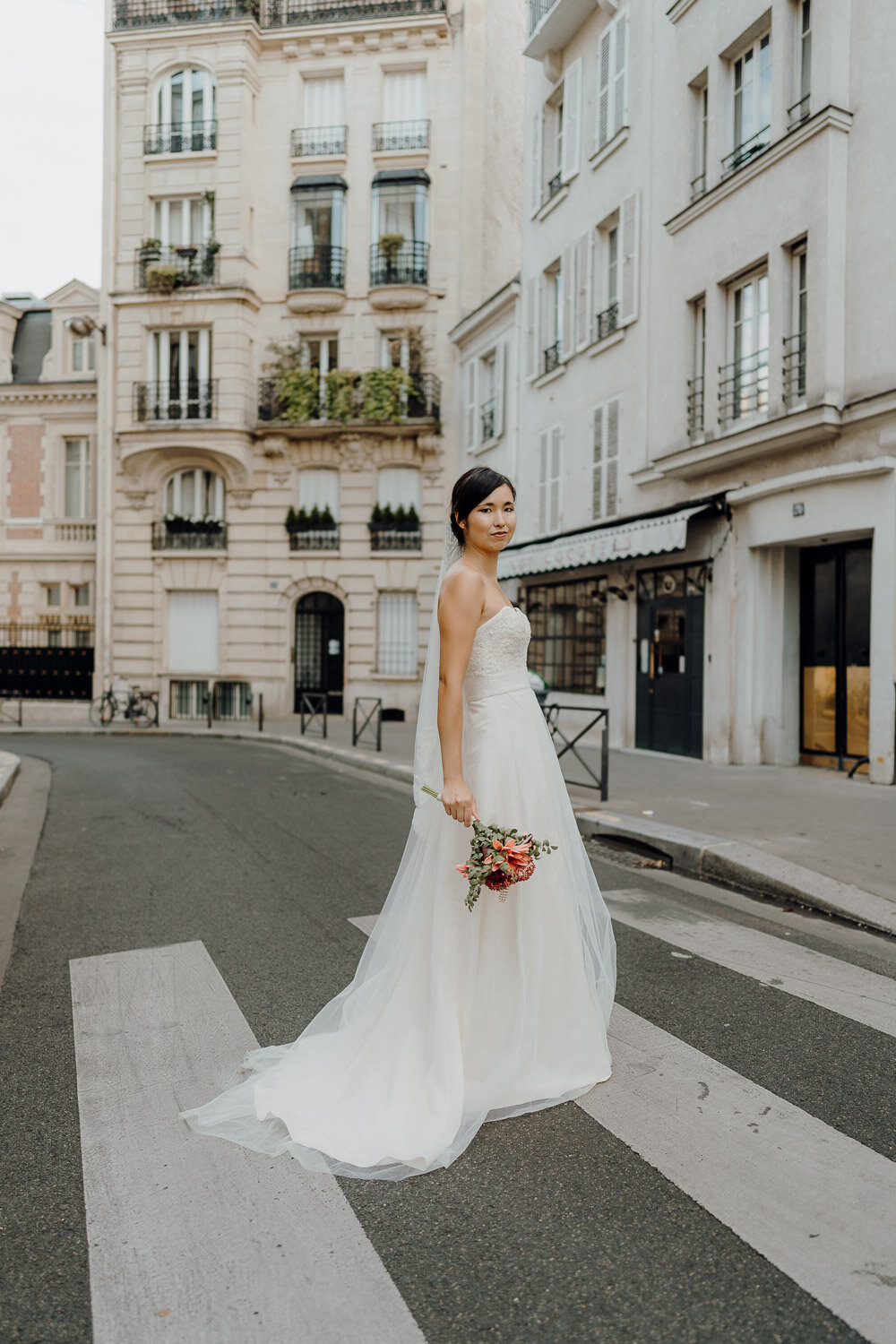 Bride Paris France street 