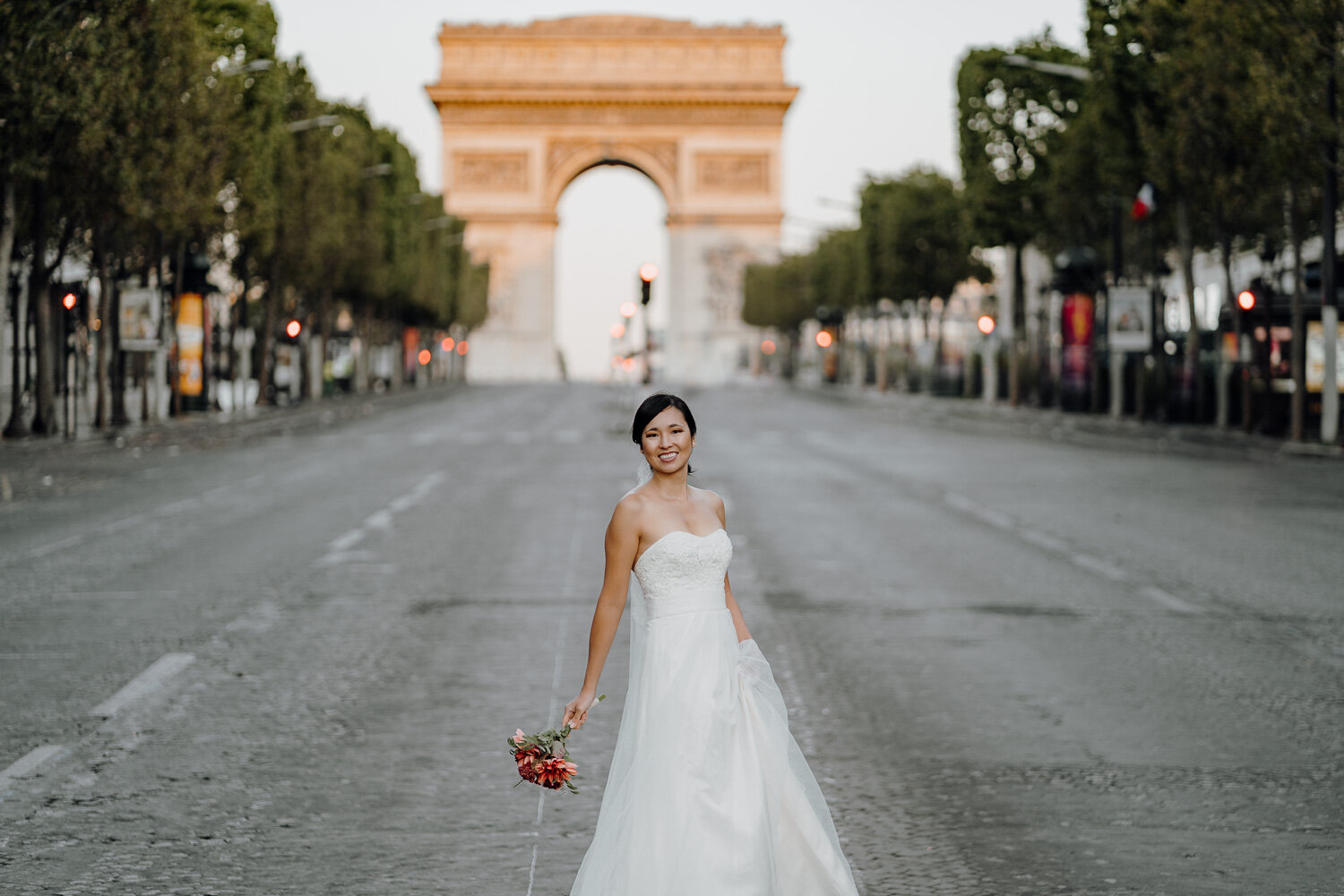 Bride Arc de Triomphe  Avenue des Champs-Élysées Paris France