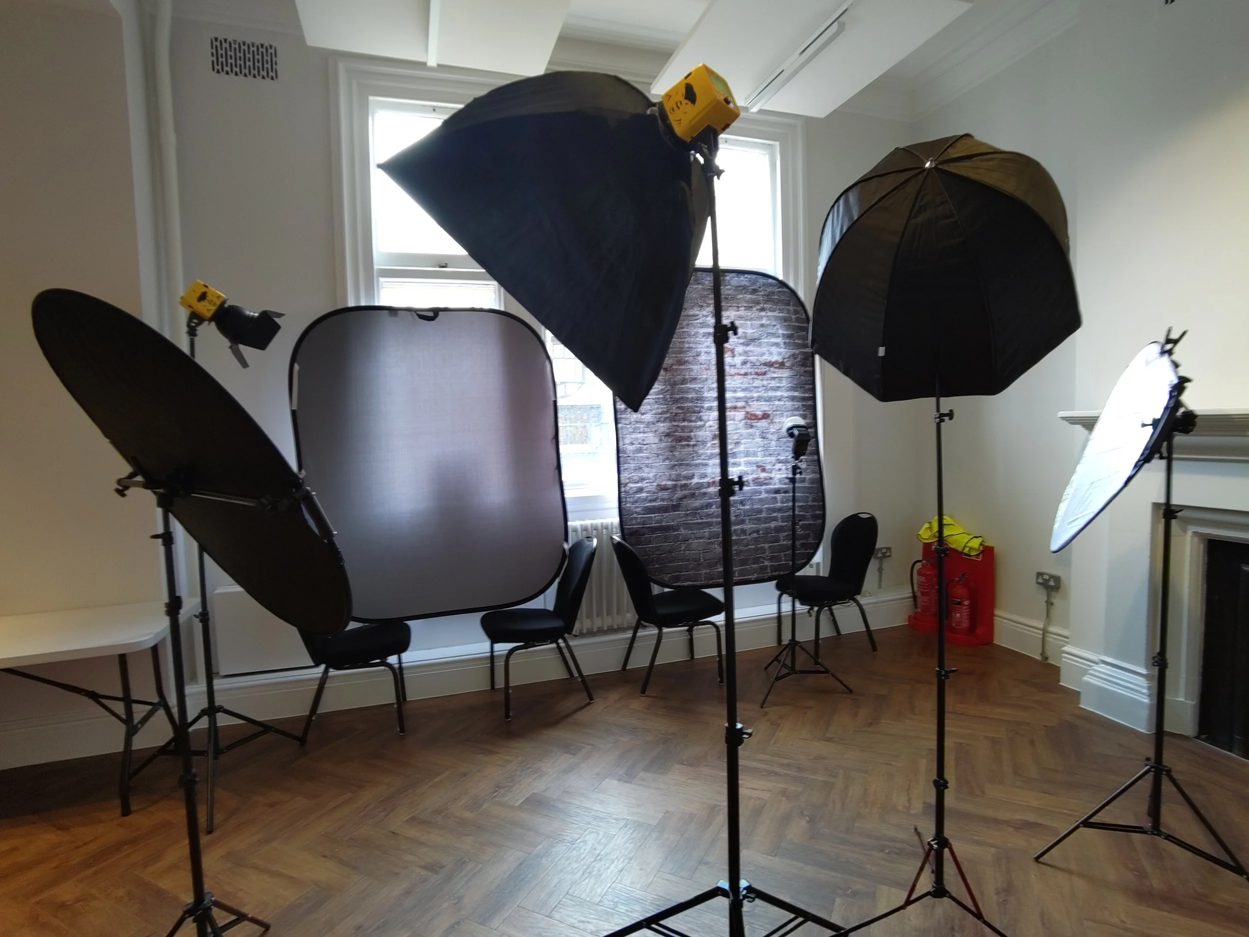 professional headshot and hat portrait lighting and background setups