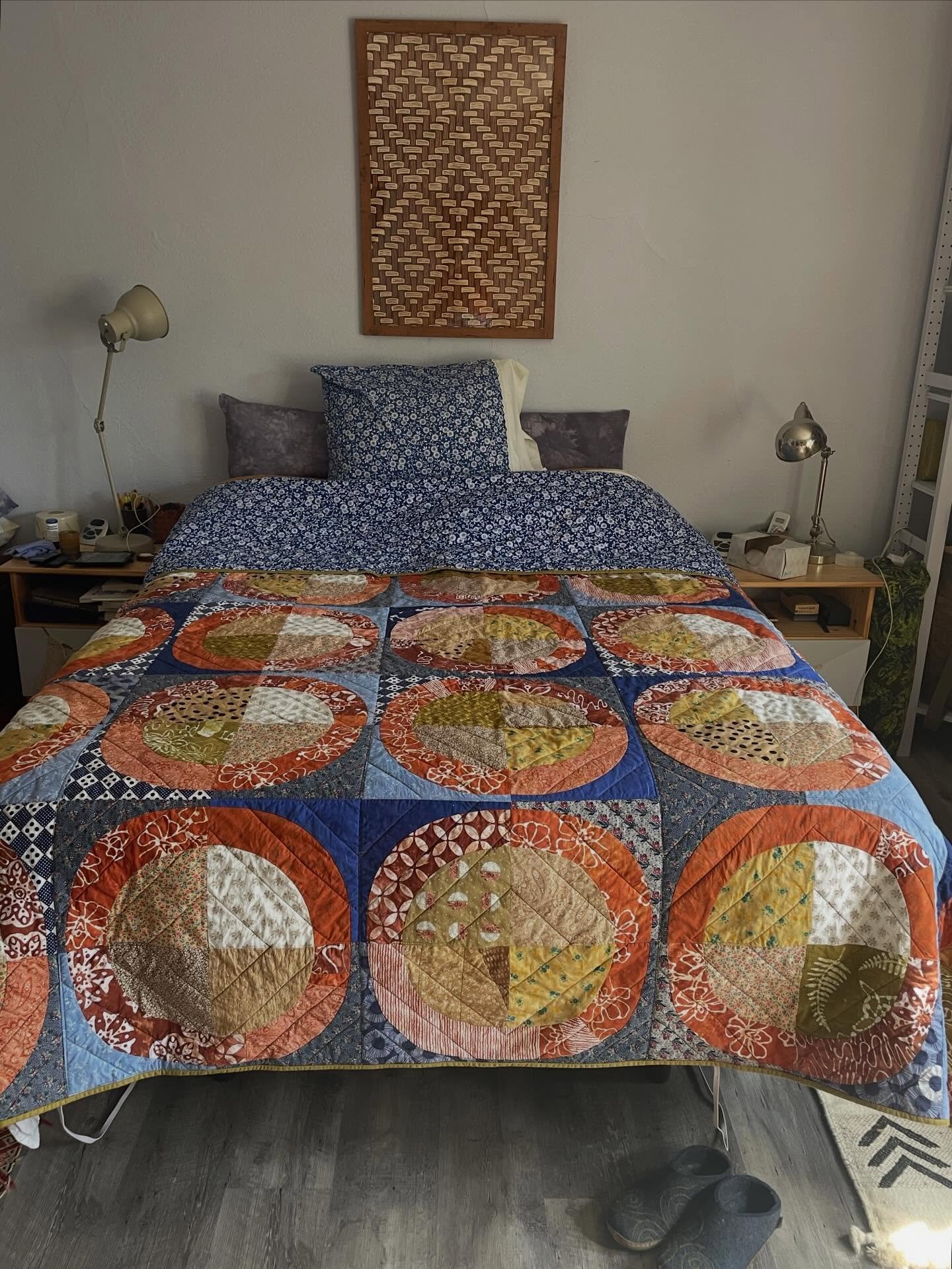 Quiltfest Day 8 prompt (I&rsquo;m late!) is &ldquo;Scrappy Finish,&rdquo; and just in time!! I literally just got the binding on this thing last week, and now it is on my bed and making me extremely happy. 

The mission for this quilt was:
-nothing p