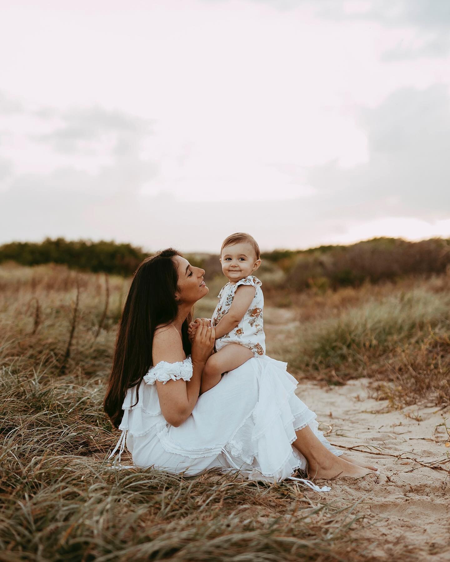 We went back &amp; forth on the weather all day for this shoot &amp; when we arrived, the heavens opened 🌧 

We all sat right in our cars as the rainbow came, the rain cleared and we walked right onto the empty open beach and captured their family..