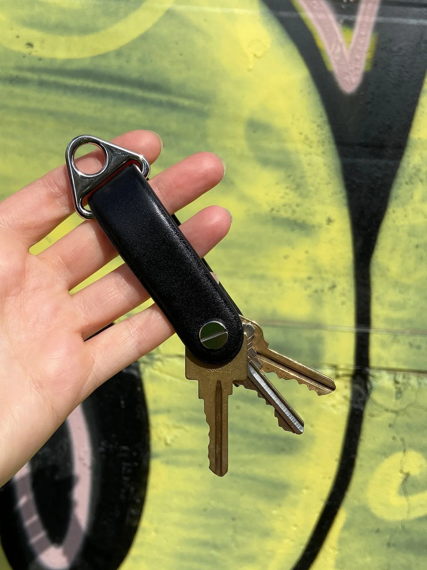 Custom commission &mdash; full grain black leather key fob. 🔑🗝️🔑🗝️ 

-
-
-

#madeintoronto #everydaycarry #leatherkeyfob #customleathergoods #melomeloleathergoods