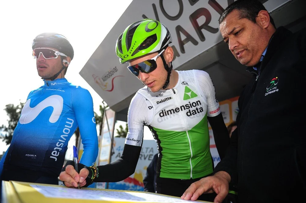 Sign on before stage 4. Johann van Zyl. Volta ao Algarve. 2018