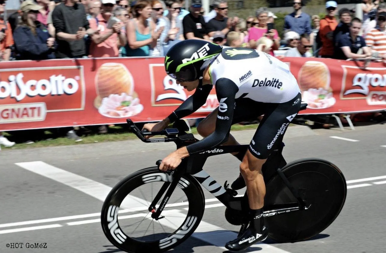 Johann van Zyl time trialling for Dimension Data in front of a crowd