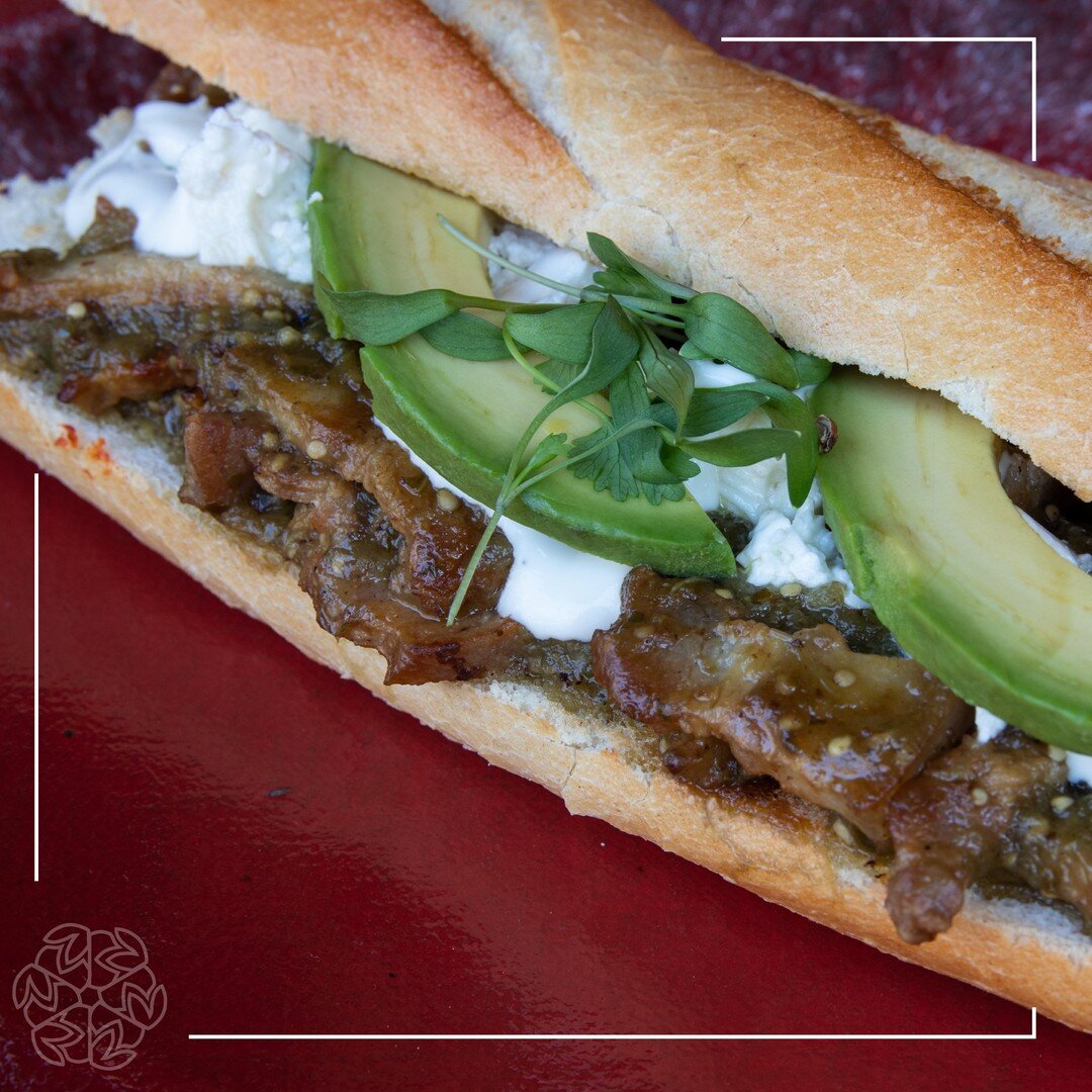 Descubre nuestro favorito de la casa el &quot;Lonche la ofrenda&rdquo; es un bocadillo estilo mexicano de panceta, con aguacate, frijoles, nata, queso y salsa verde.

Te esperamos, reserva tu lugar y no te quedes con el antojo.

#ViveLaOfrenda #Orgul