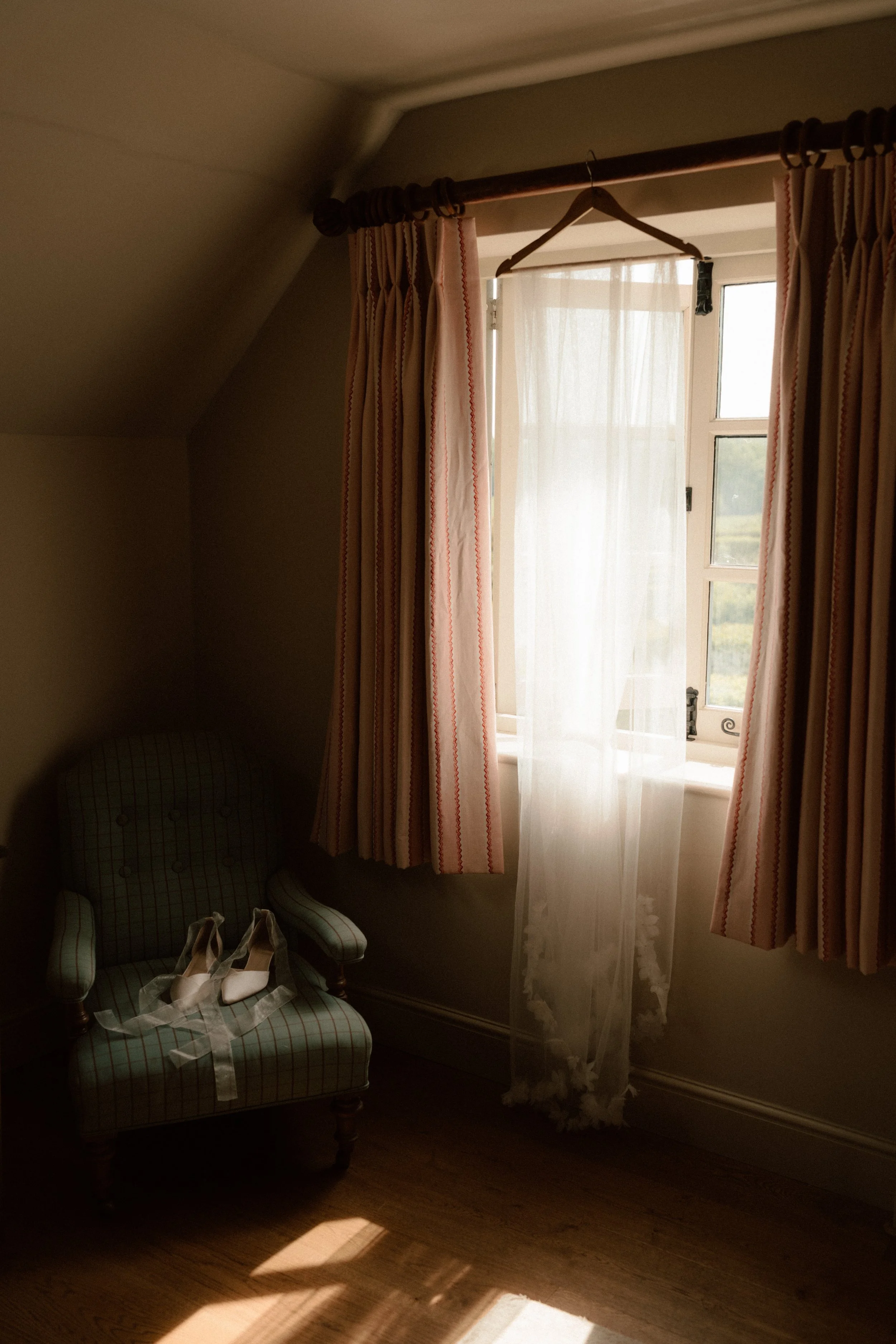 Maisie-&-Ollie-Gate-Street-Barn-Wedding-Bridal-Prep-Digital-and-Film-5.jpg