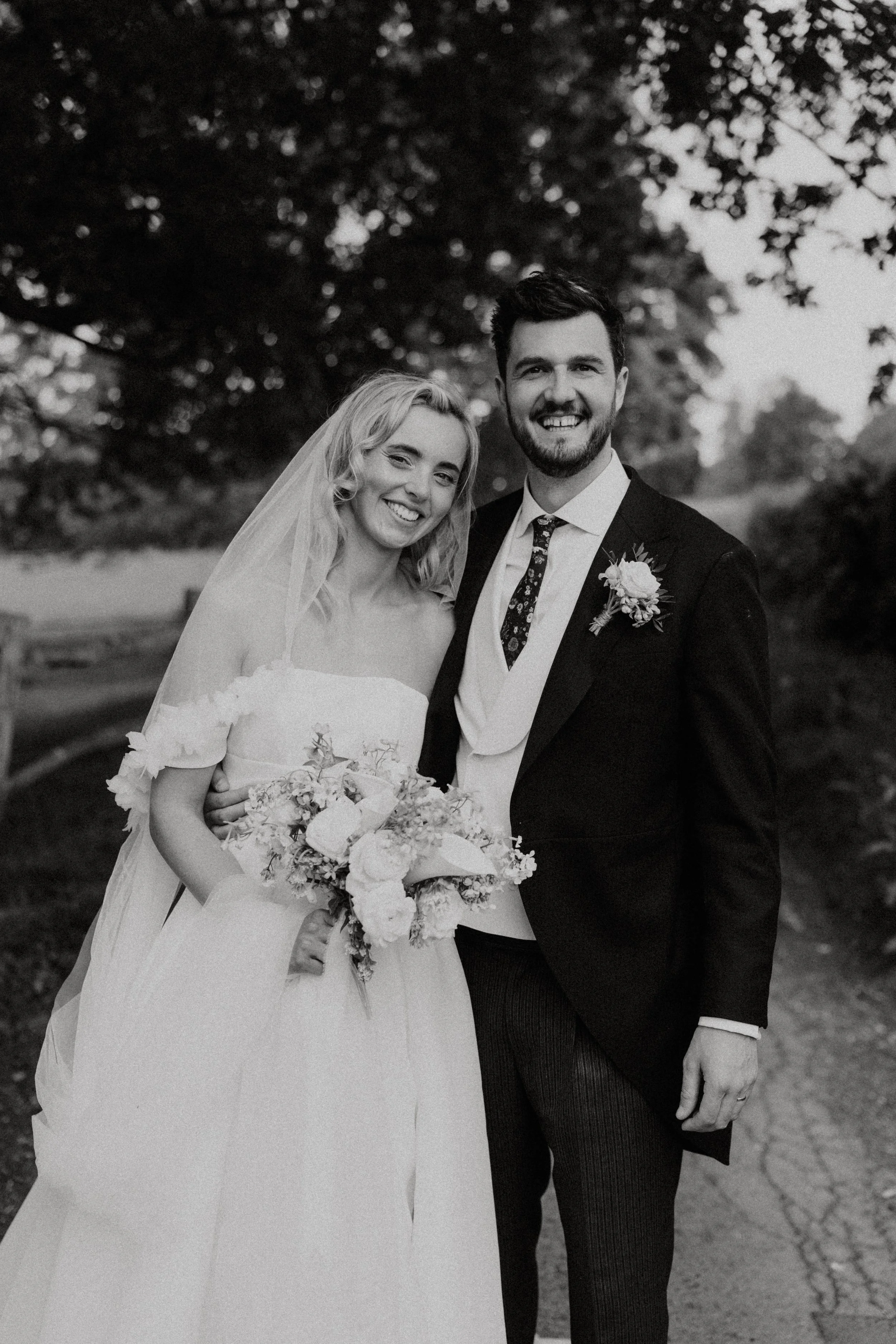 Maisie-&-Ollie-Gate-Street-Barn-Wedding-Couple-Photos-Afternoon-Digital-and-Film-10.jpg