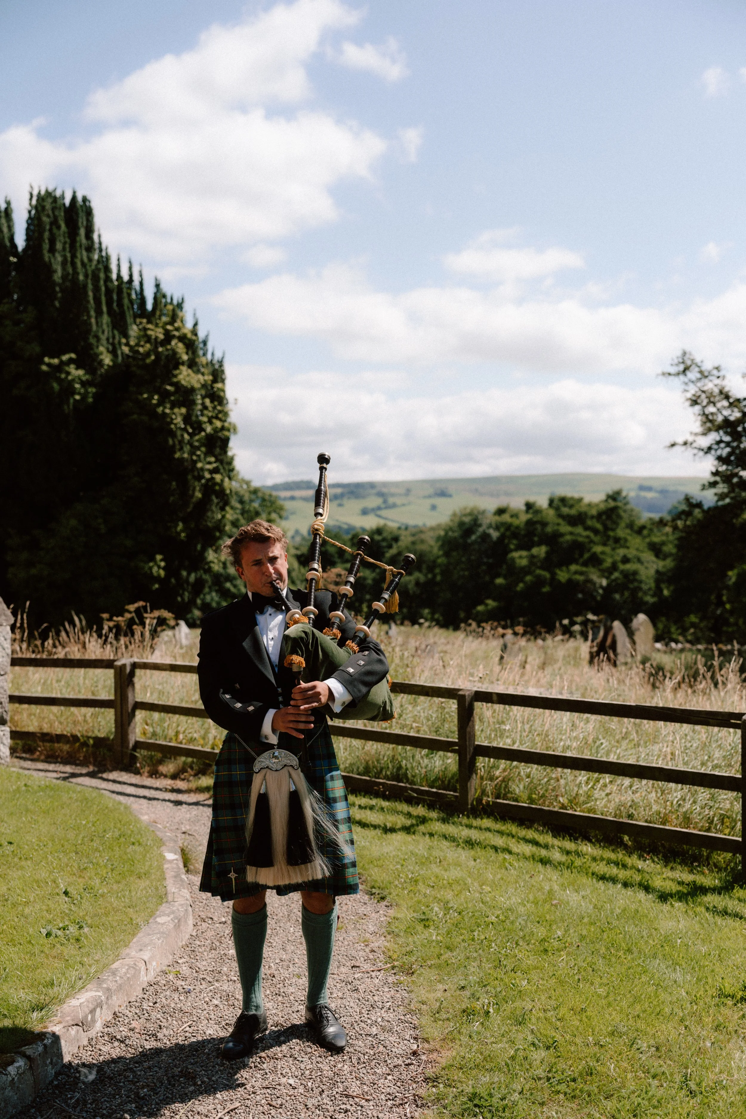 Lake-District-Wedding-Bagpiper