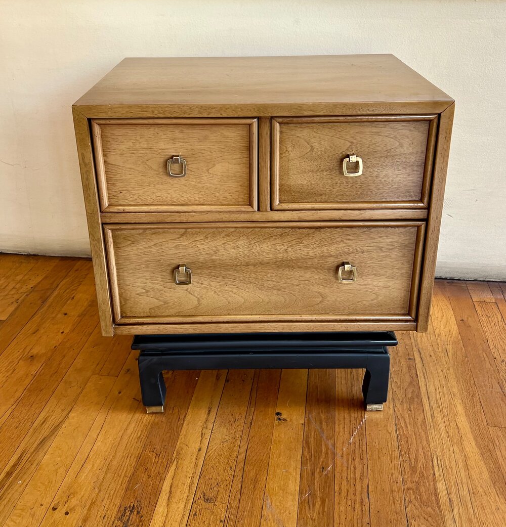 American of Martinsville Nightstand / Cabinet Hollywood American of Martinsville Nightstand / Cabinet Hollywood