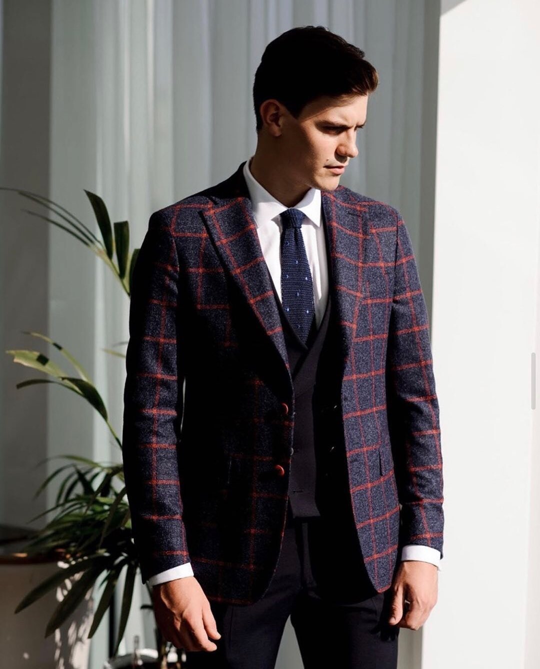 Discover the comfort and elegance of Alessandro Pires sport coats and blazers.⁣
⁣
We offer a unique collection of fabrics specifically milled for a distinctive sports jacket. Options range widely, from heavier worsted wools and flannels to silks and 