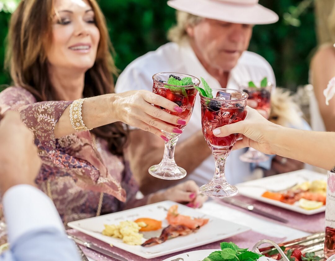 🌸 Cheers to a new week and Happy Hour! It is 5 o&rsquo;clock somewhere, after all! #VanderpumpSangria