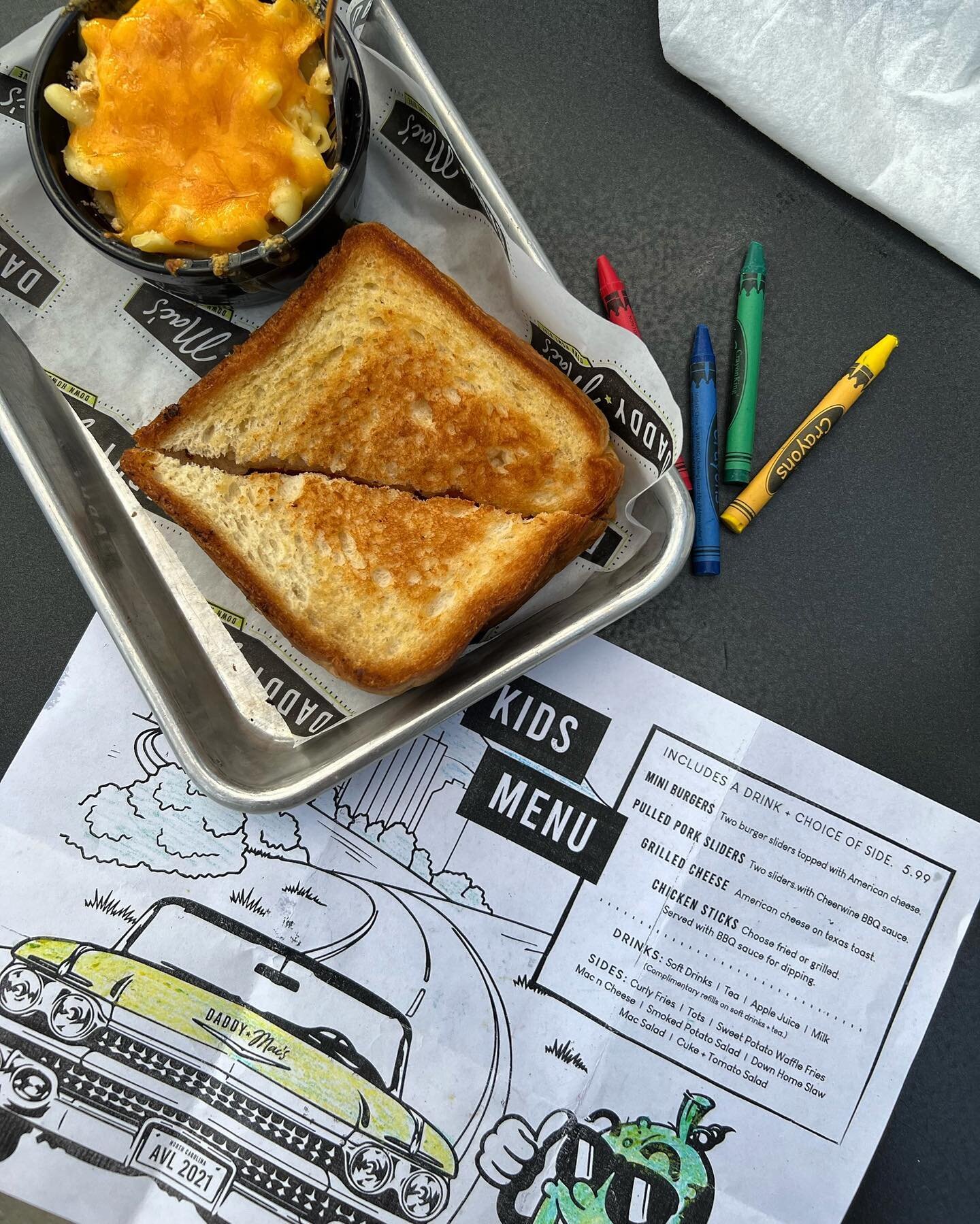 How about a lunch date with your kiddo today? 🖍️