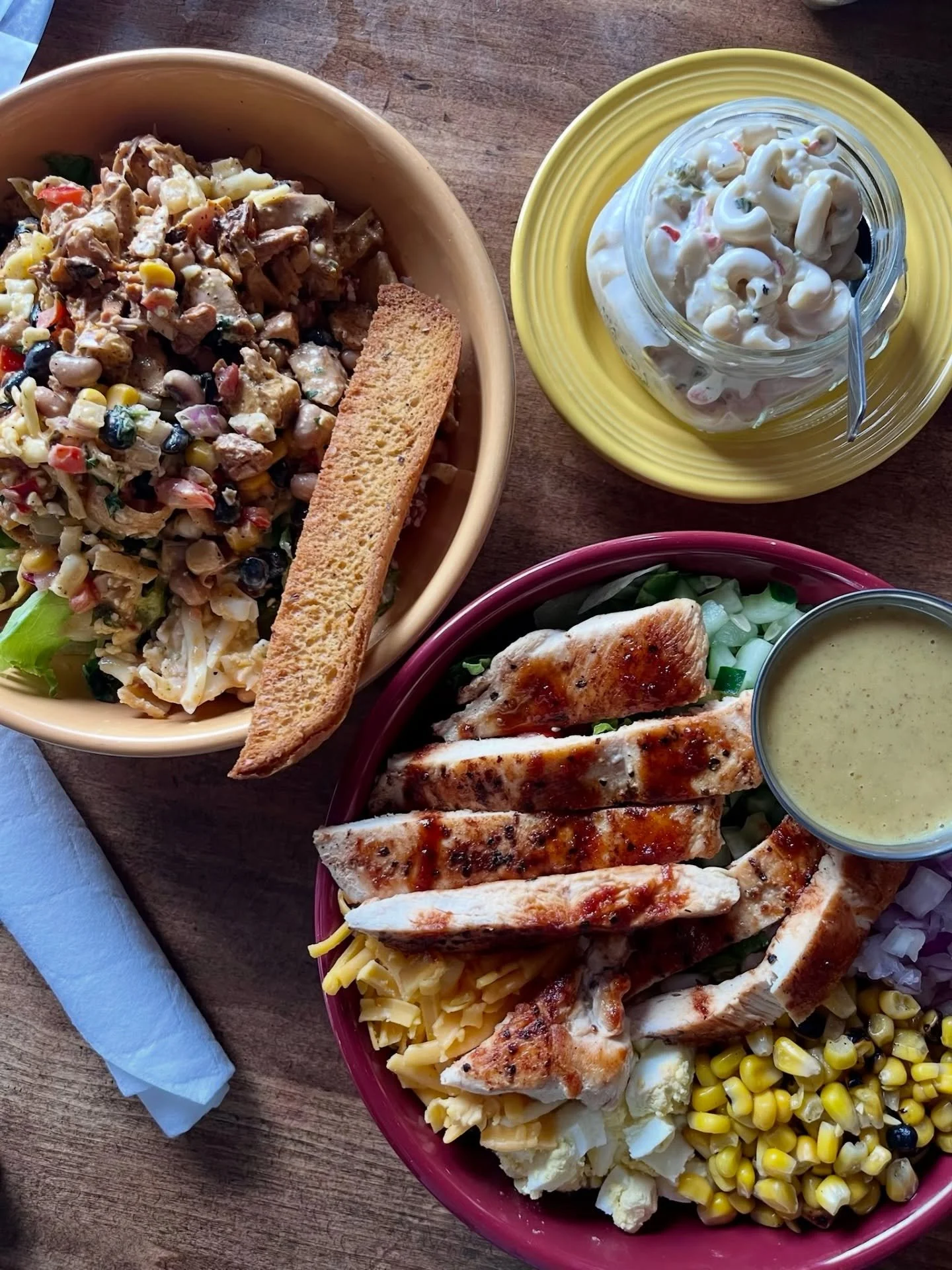 Yes, we serve salads too&hellip; for all you New Year&rsquo;s resolution lovers. 🥗