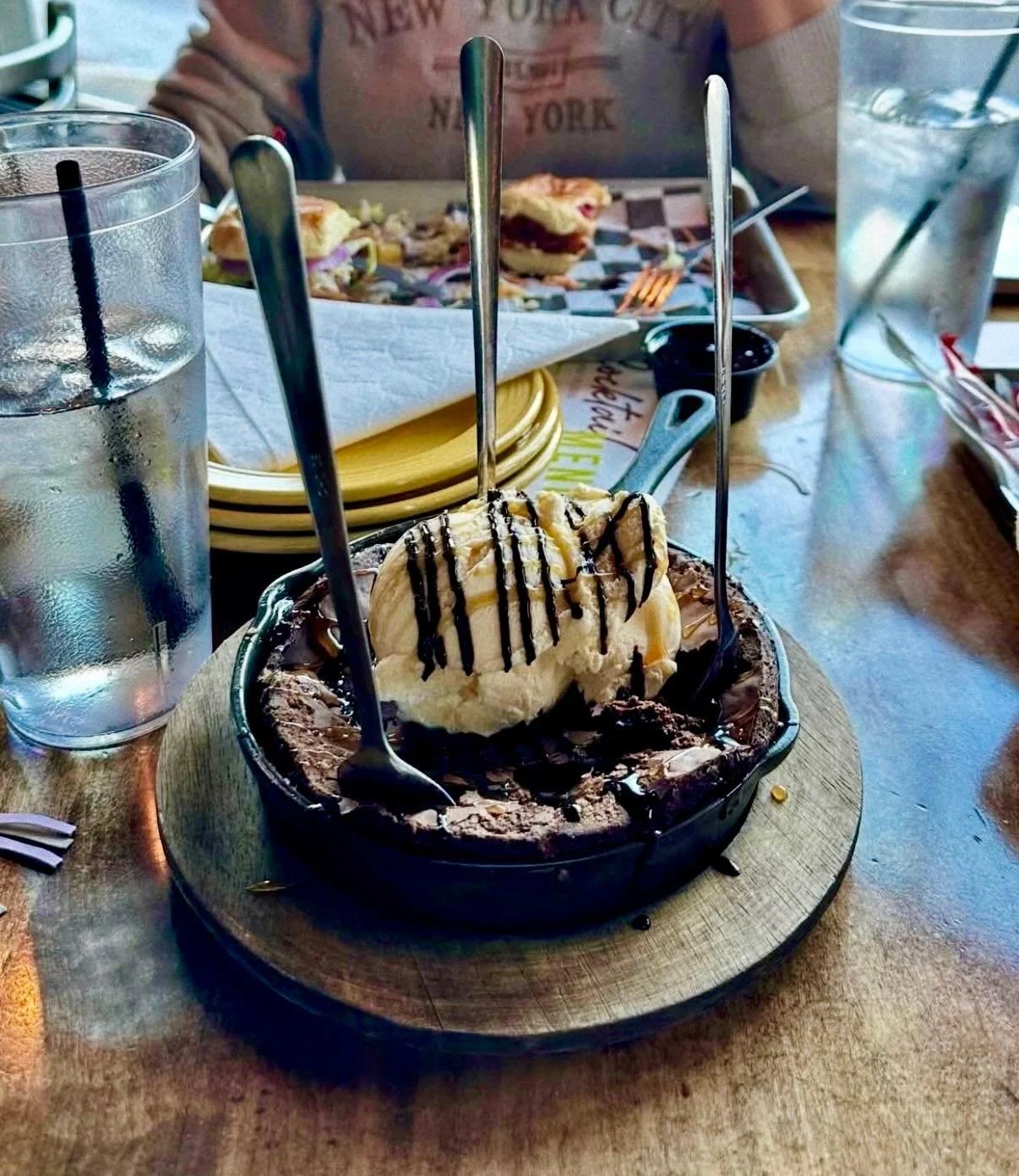 When our Brownie Skillet hits the table, suddenly everyone wants a spoon.