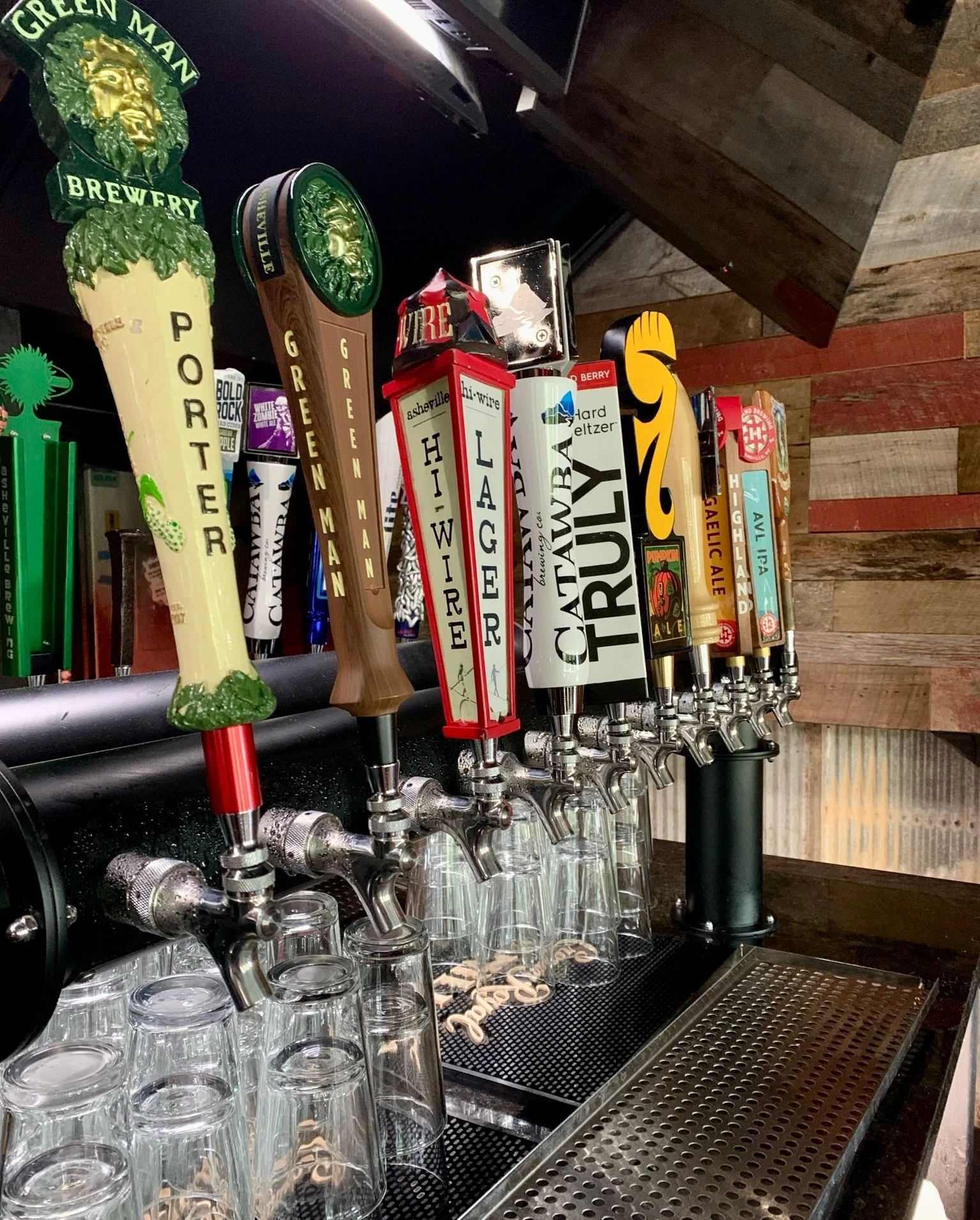 At Daddy Mac&rsquo;s, we appreciate local crafts. We appreciate them even more when they taste this good. 

Cheers to #AmericanCraftBeerWeek! We&rsquo;re grateful for all the local breweries that make Asheville one of the best beer cities in America.