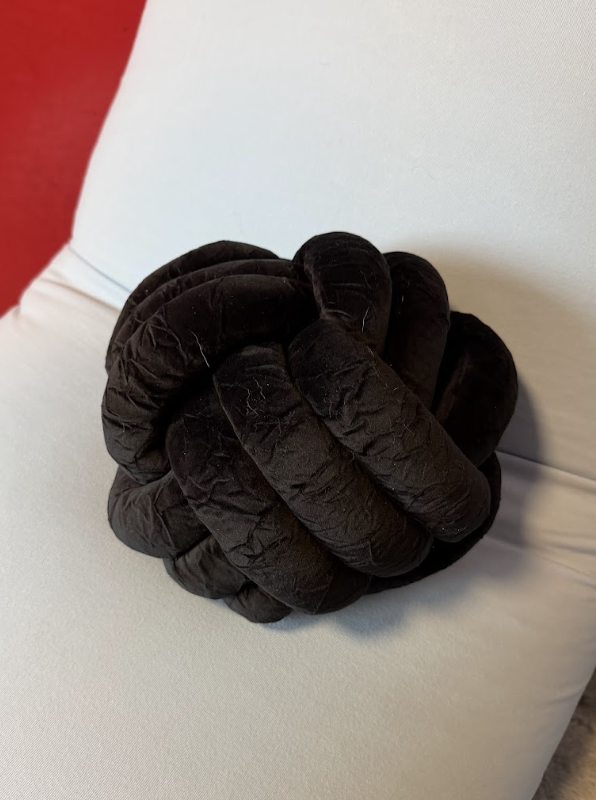 Knot Pillow (8 inch)