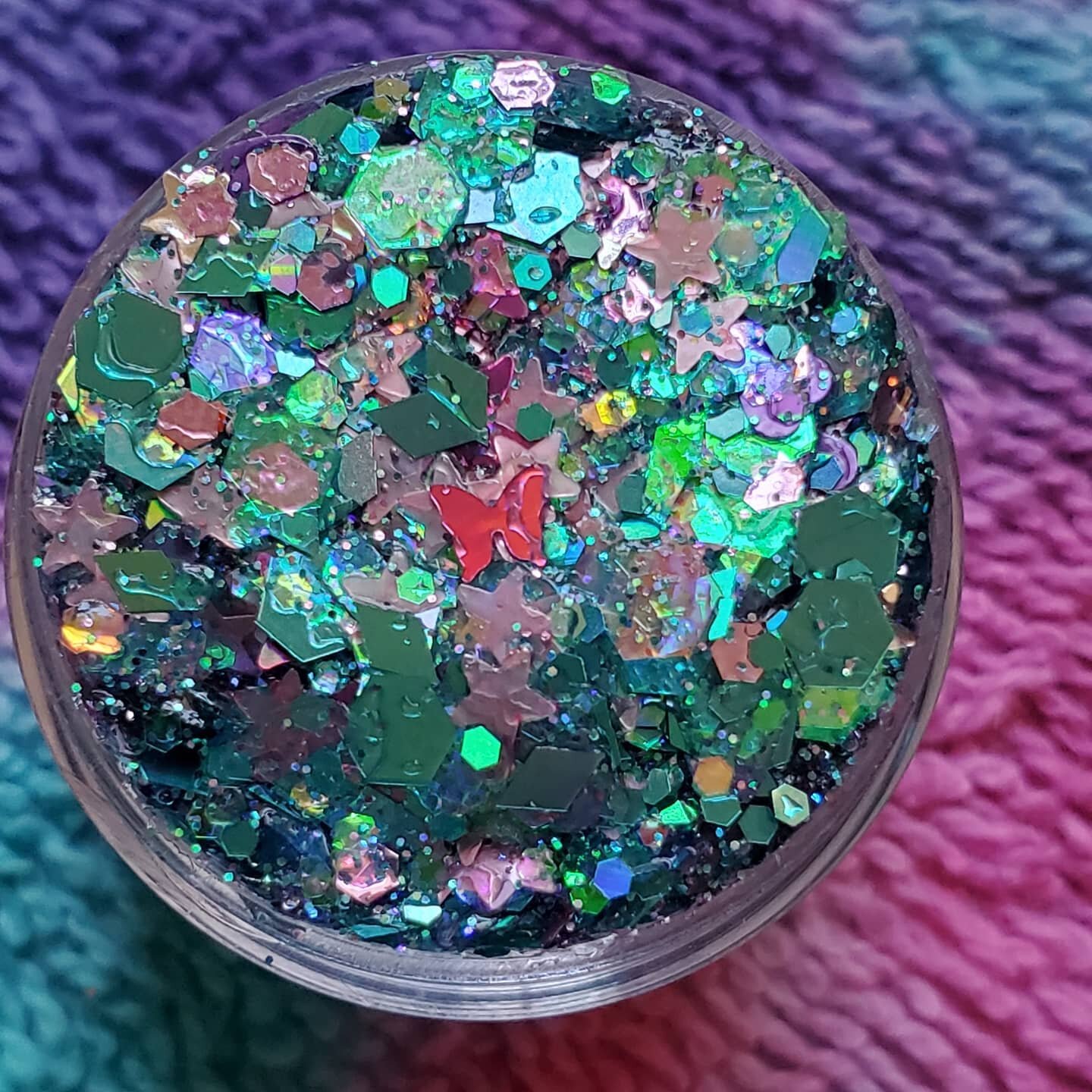 It's been far too long since I mixed a new thing! Putting the glitter back in Glitter Bee with this summery blend. 

Introducing 🧜&zwj;♀️ Mermaid Kisses 💋 

Sheer-idescent teal and blues with pink stars, butterflies, purple hearts, and holographic 
