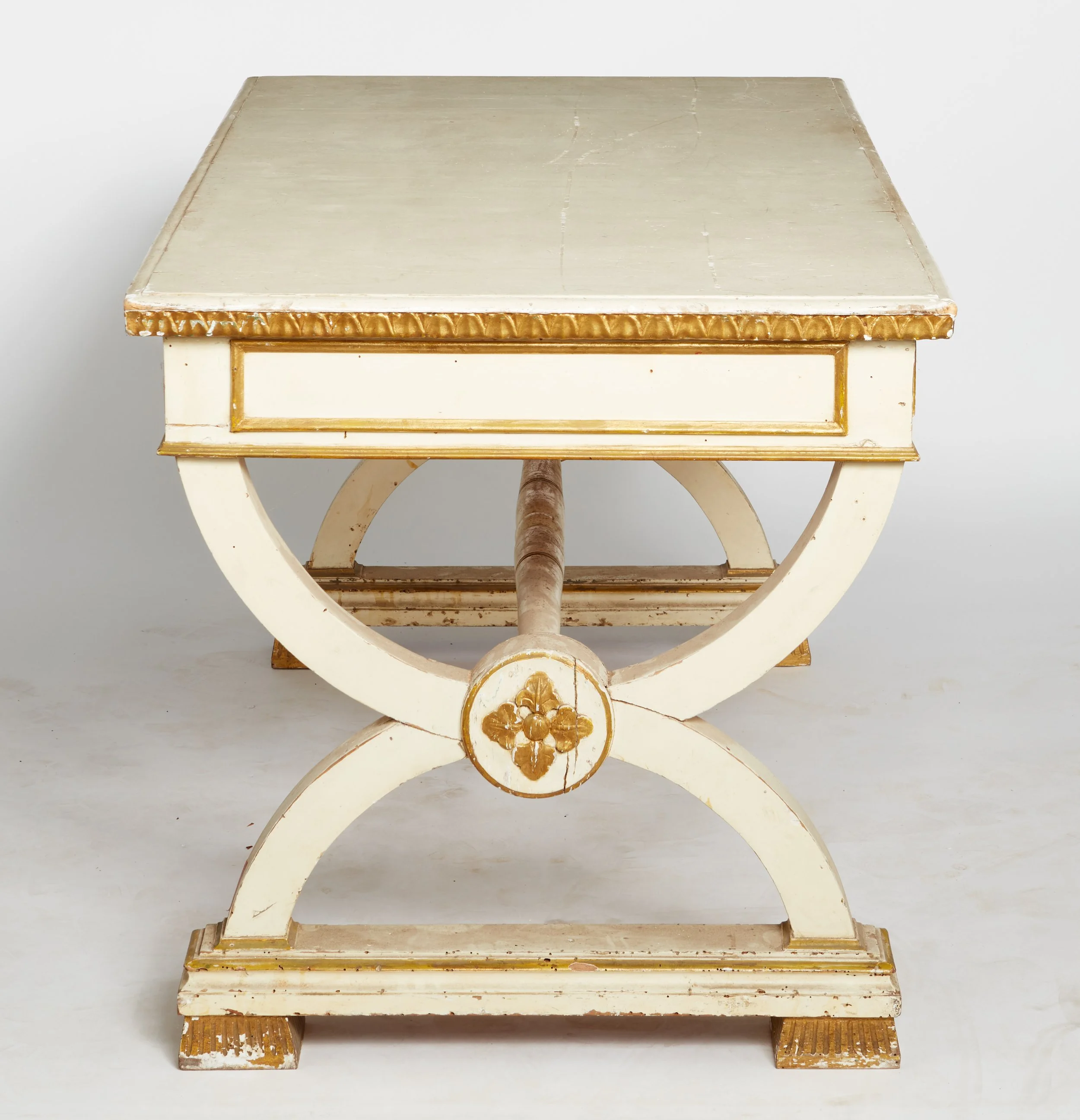 White-Gilt-Desk-56390.jpg