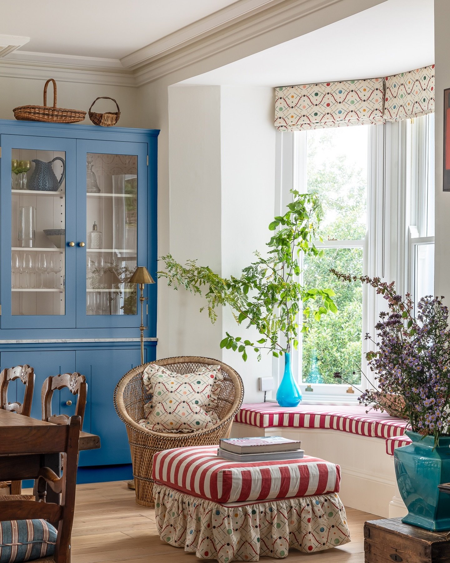 Here is the opposite side of the kitchen to the blue partition doors I posted last time in our Salcombe project. The @plainenglishdesign blue dresser looks fab here and I love the bright colours against each other, layered with our fun stripes and sp