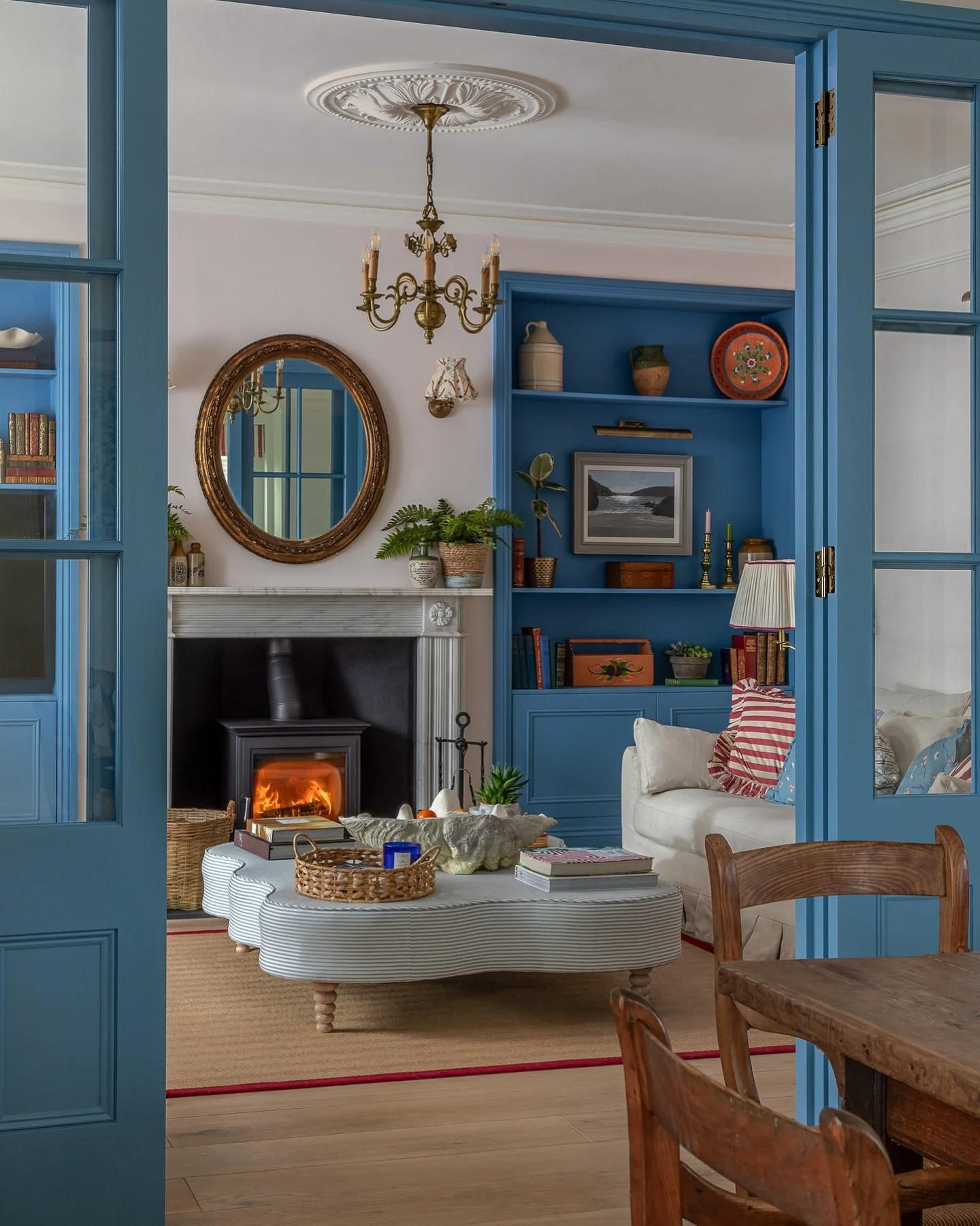 Project: Salcombe 
Designed by @sarahsouthwelldesign 
Photography @jonathanbondphotography 
Ottoman: @sarahsouthwelldesign 
It&rsquo;s so nice to finally have these photographs of our Salcombe project, I&rsquo;m resisting the urge to put them all up 