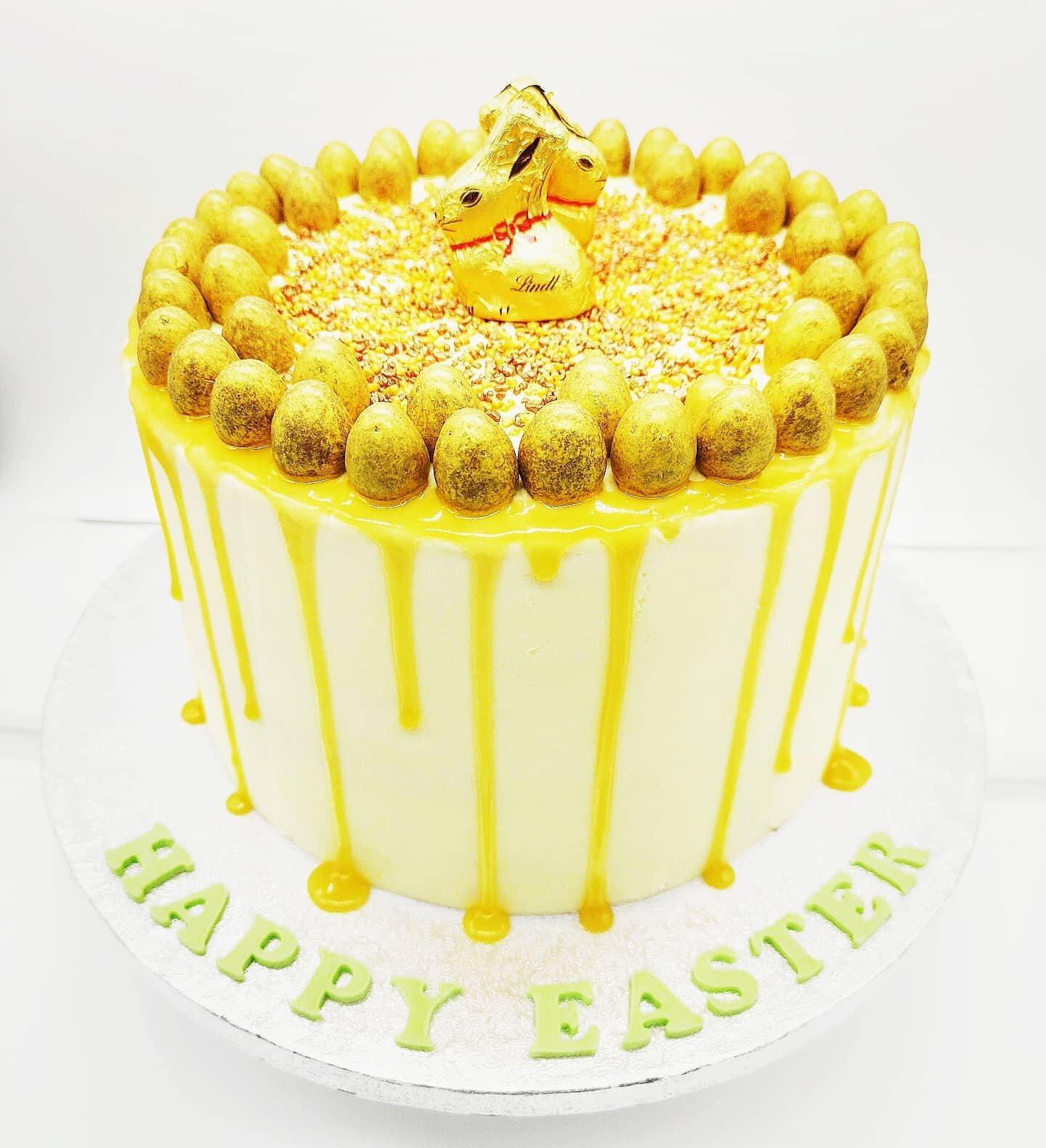 Let the Easter cakes be released! 😜
*All available to order on our website now for you!*
We're kicking off our gorgeous luxury Easter range with this lemon drip golden egg cake, layers of luscious lemon sponge, Sicilian lemon curd and butterceam, de