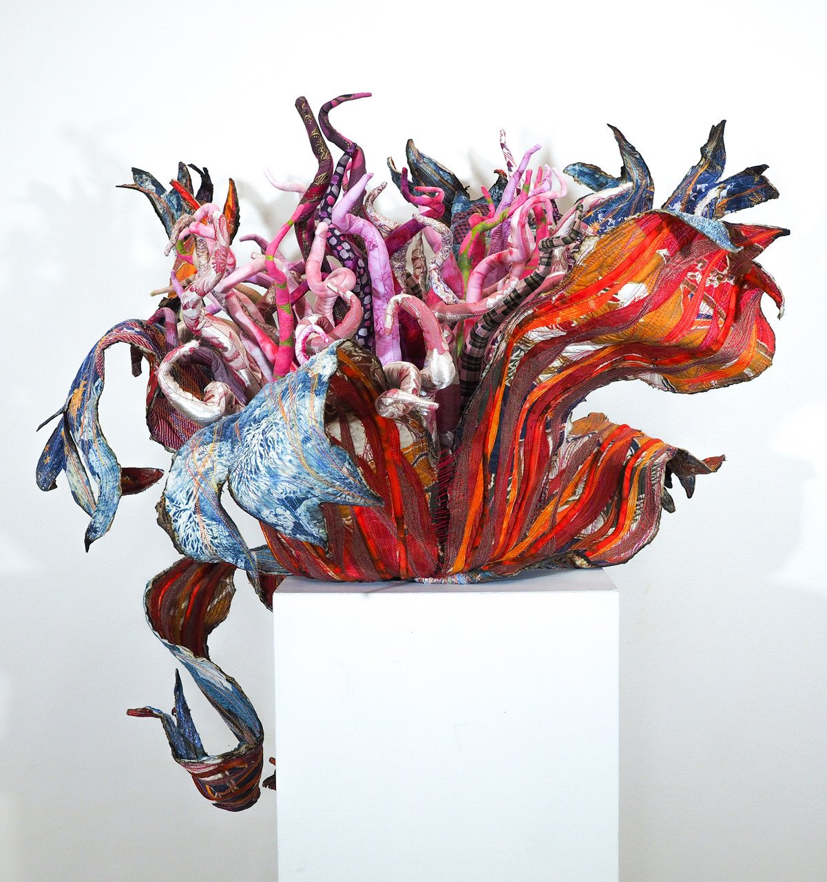 Andrea Finch, Receptaculum III: puer universum transites femina incrementum (A Boy’s World’s transition, a woman’s growth)