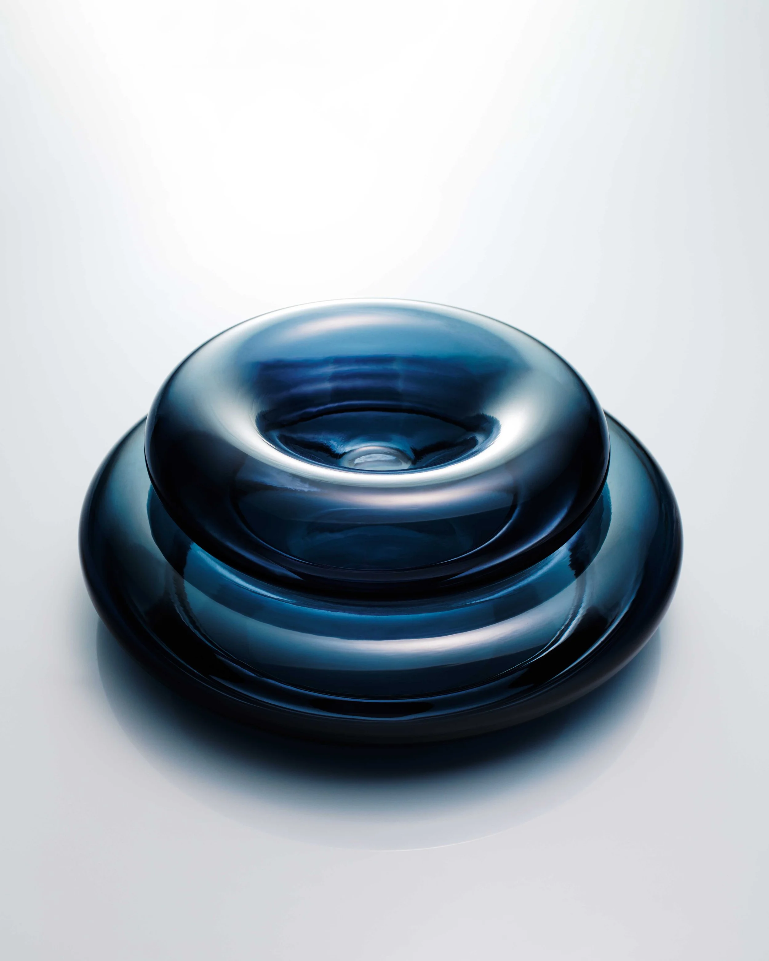crop251217_TableTop-g_10_MilanoGlass-Black_0854_4x5.jpg
