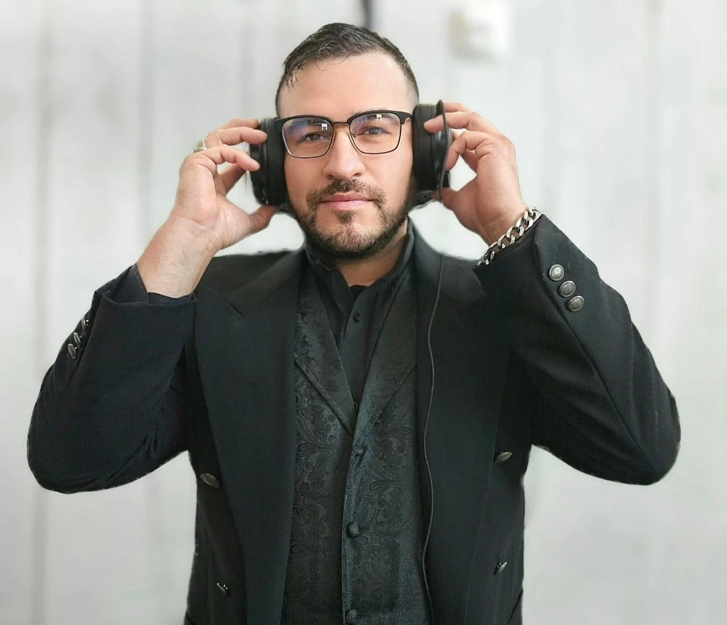 DJ Charm, Houston DJ specializing in Top 40, EDM, Reggaeton, Latin, Country, Hip-Hop, and private events.