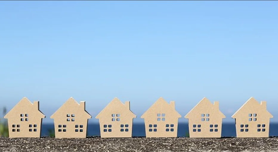 6 Simple Graphs Proving This is Nothing Like Last Time