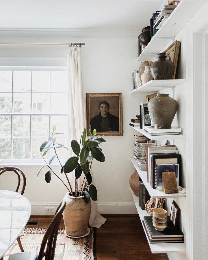 an image i referenced frequently for my own living room concept. modern open shelving serves as a clean-lined backdrop, allowing for interesting shapes and textures to come into play through vintage pottery, textiles, and art. ​​​​​​​​​

design and p