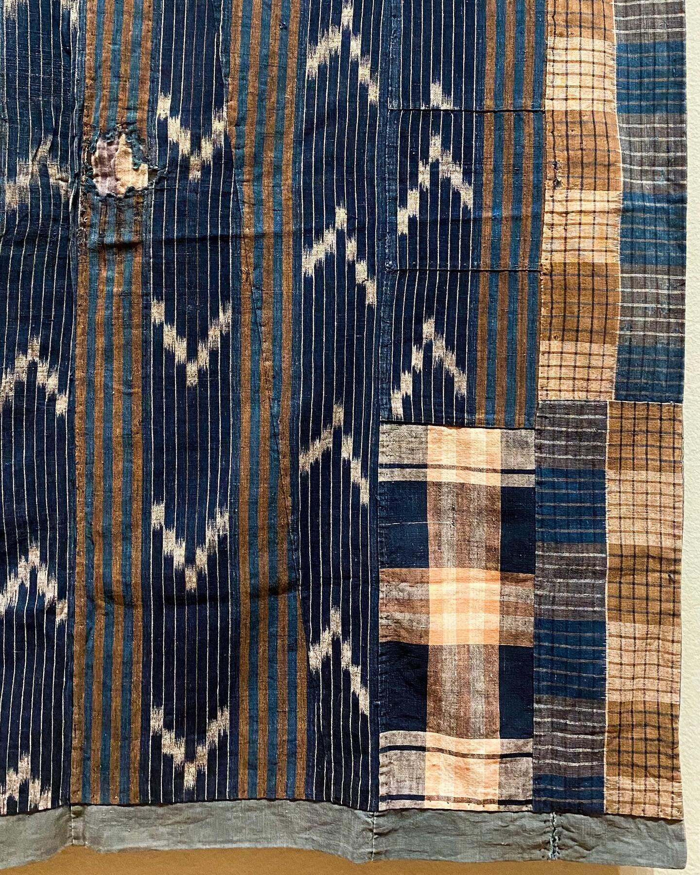 still thinking about this exhibition @seattleartmuseum weeks later, and probably will be for a long time. i had almost no prior knowledge of the long history and ancient traditions of ikat textiles around the world, so i was blown away by this eye-op