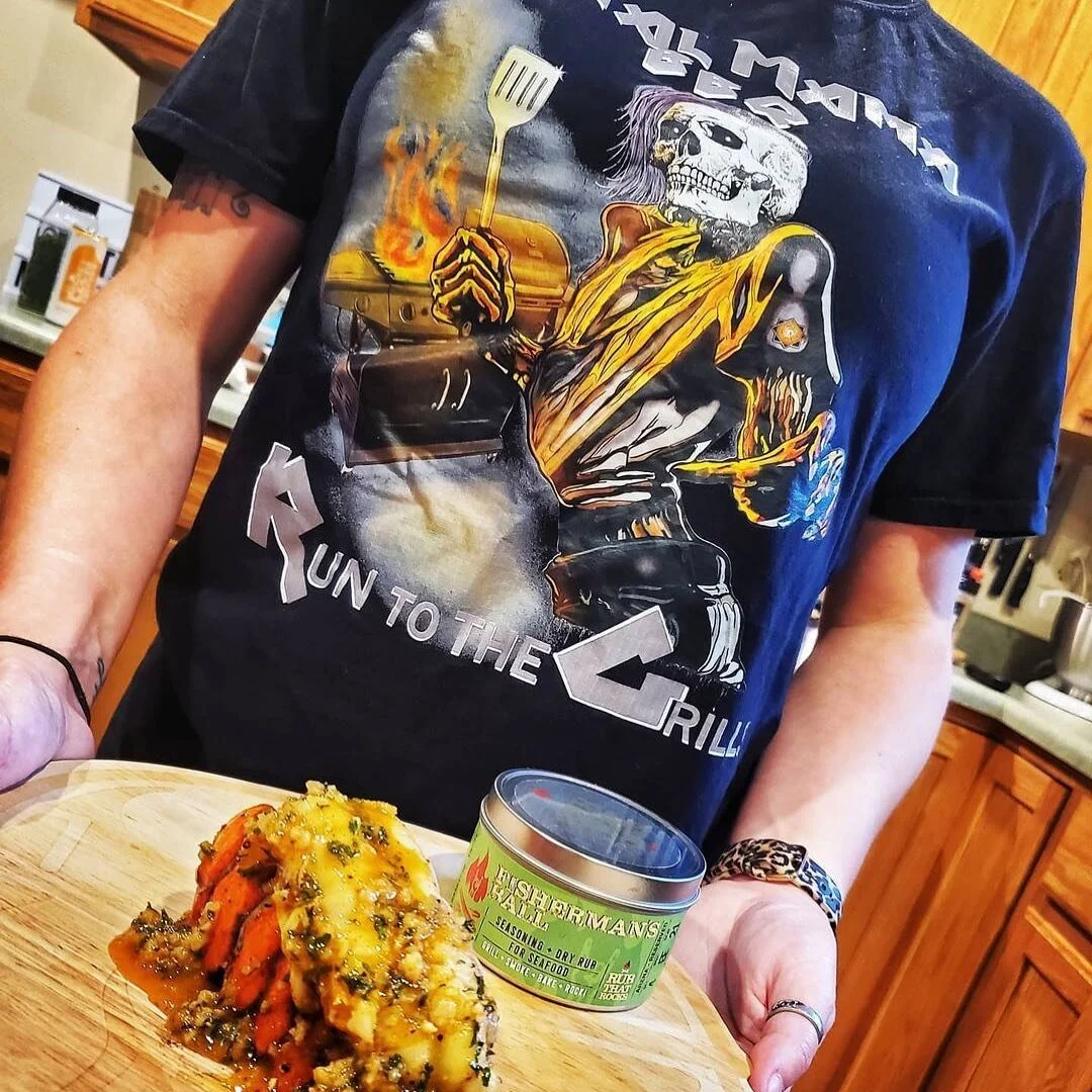 Are you following @metalmamabbq yet? If not, you are missing rockin’ content like this repost 🤘 (and that T is 🔥🔥🔥)
・・・
Smoked lobster tail was a success 🤤
🦞 Melted butter with fresh minced garlic, herbs, and @rubthatrocks Fisherman's
