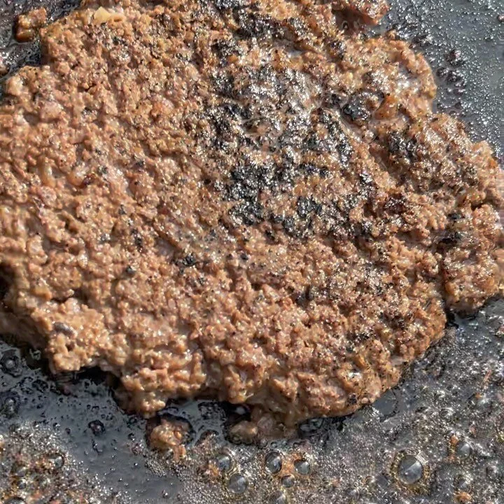 No better way to break in my new cast iron griddle than some smash burgers (that rock) over the coals!
Fire, beef and Whisky Cowbell rocked ‘em out!
Grill + Smoke + Bake + Rock!
🤘🔥🤘
#rubthatrocks #foodgasm #instafood #bbqlover #bbq #