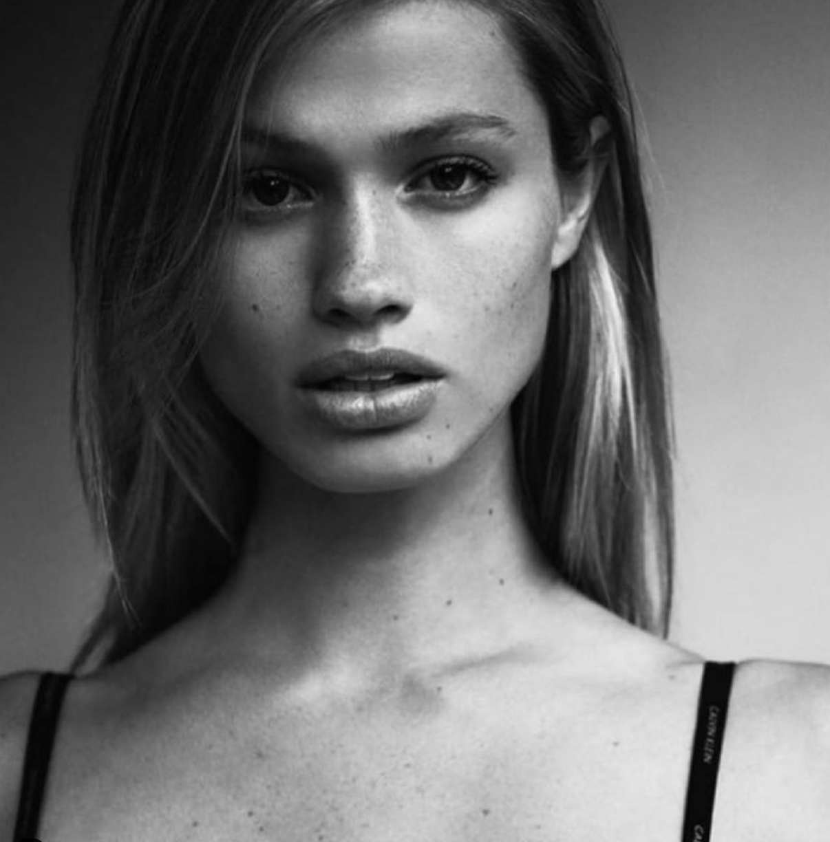 Nurse & Model, Maggie Rawlins, is Stepping Up to Help Ukraine